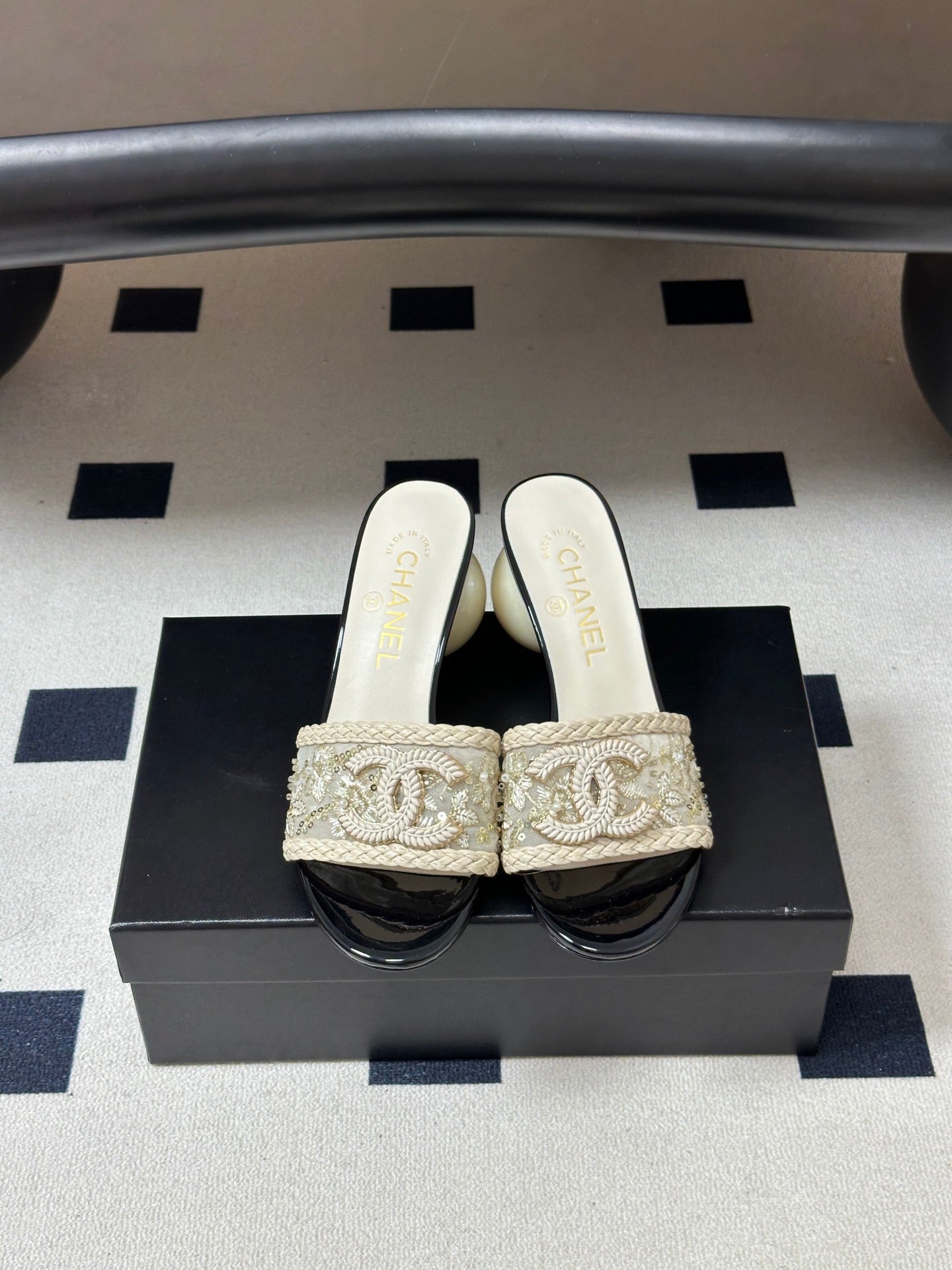 CC 26s Giant Pearl Heel Sandals Cream Black Patent Leather Fabric 933133