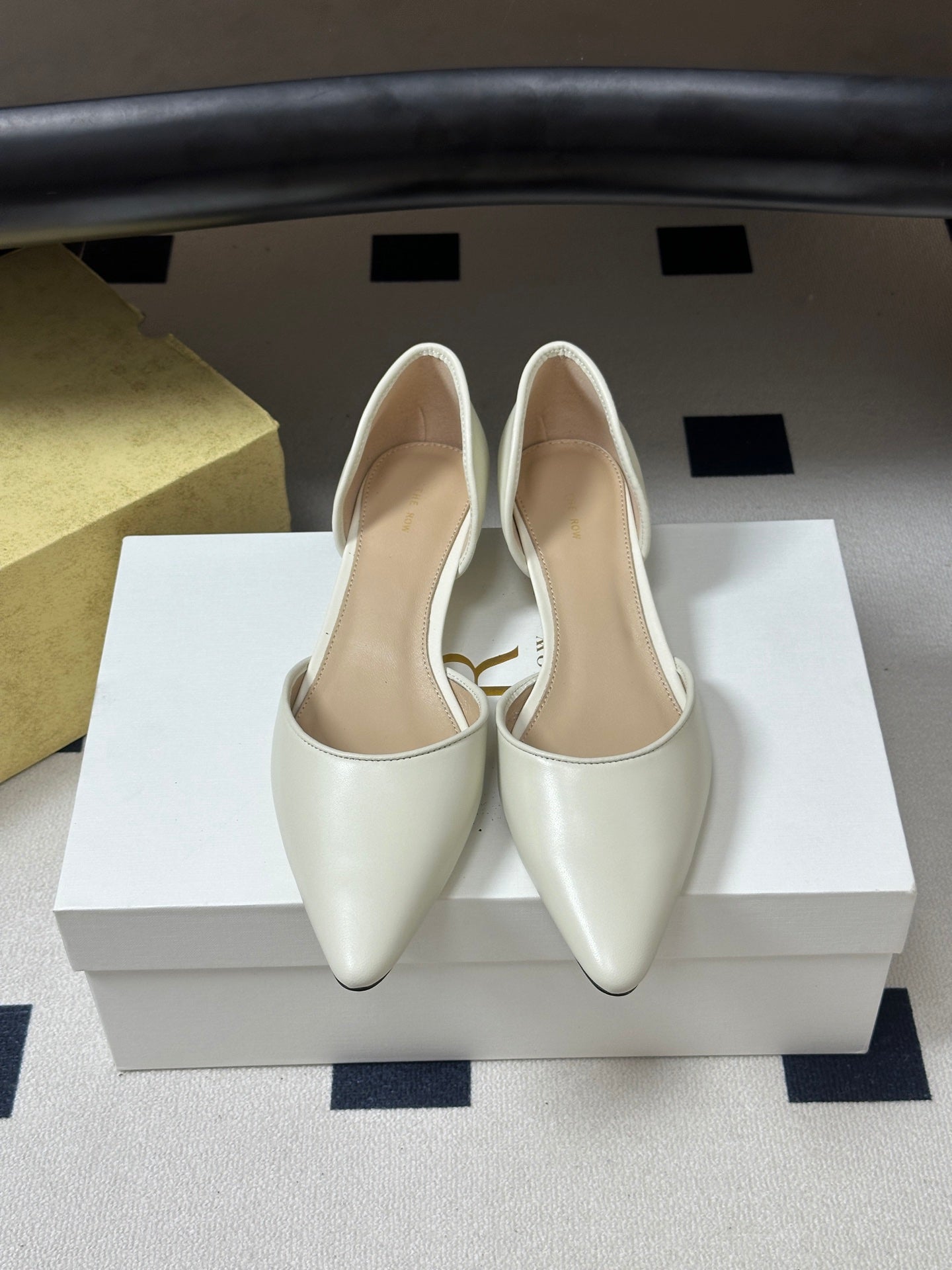 The Row Liisa Kitten D'orsay Pumps Cream Leather 934137
