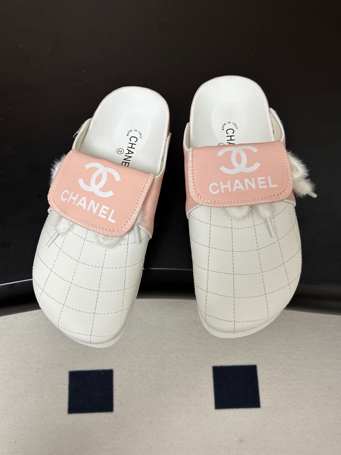 CC 26s Mules Light Pink White Quilted Leather Shearing 952553