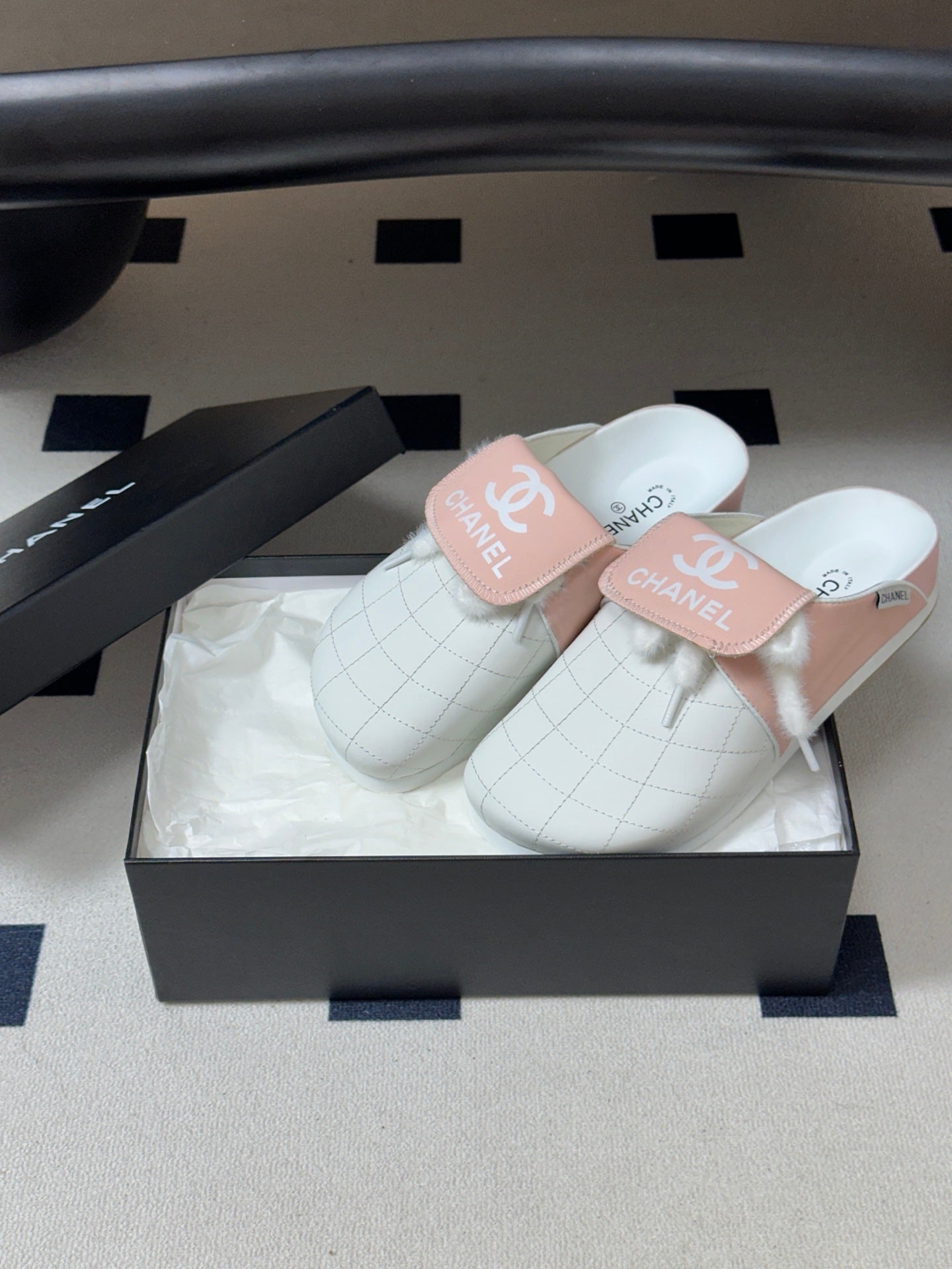 CC 26s Mules Light Pink White Quilted Leather Shearing 952553