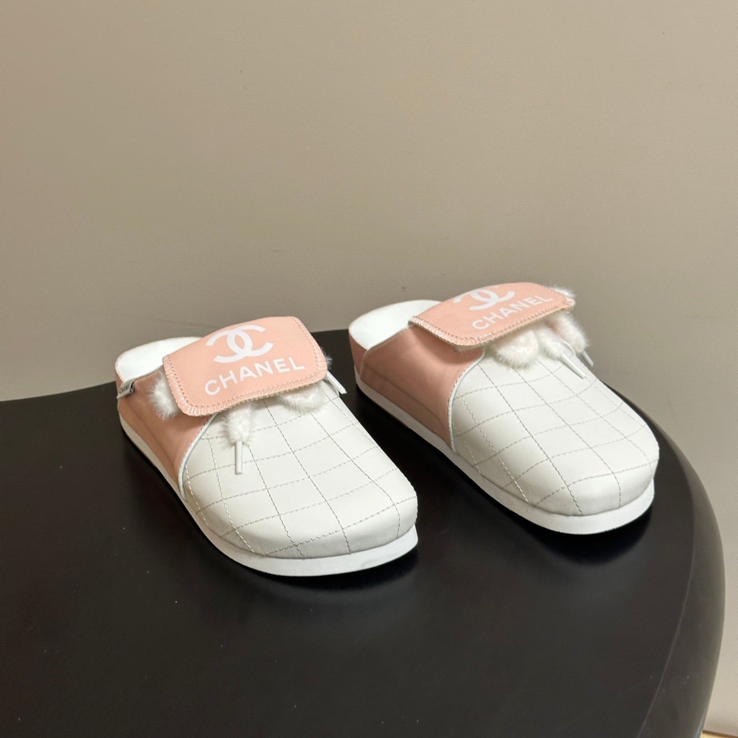 CC 26s Mules Light Pink White Quilted Leather Shearing 952553