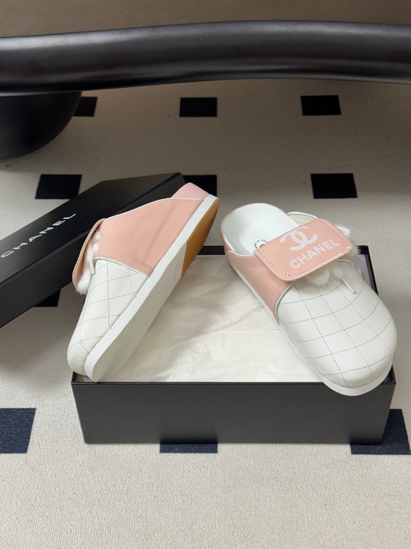 CC 26s Mules Light Pink White Quilted Leather Shearing 952553