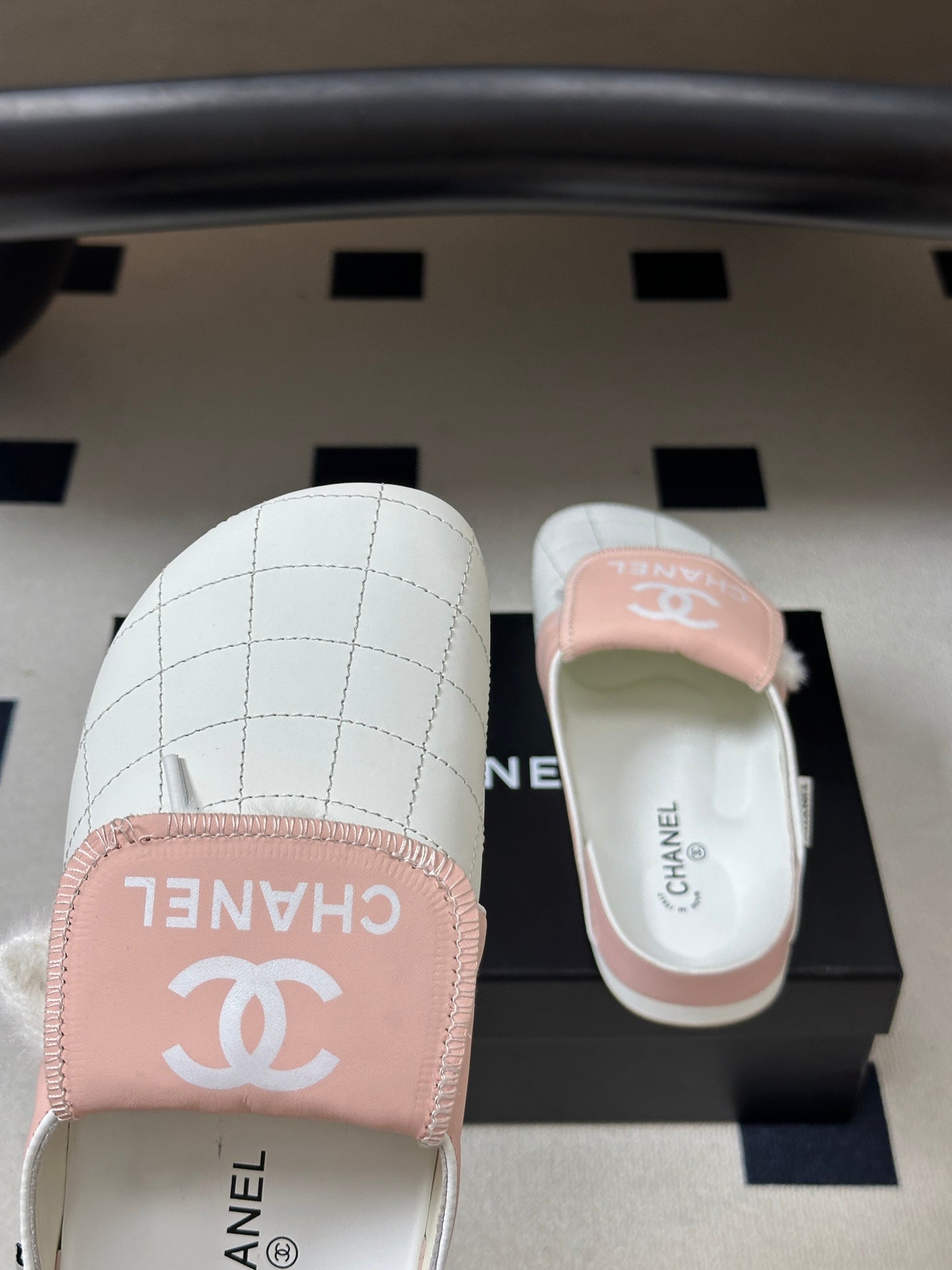 CC 26s Mules Light Pink White Quilted Leather Shearing 952553
