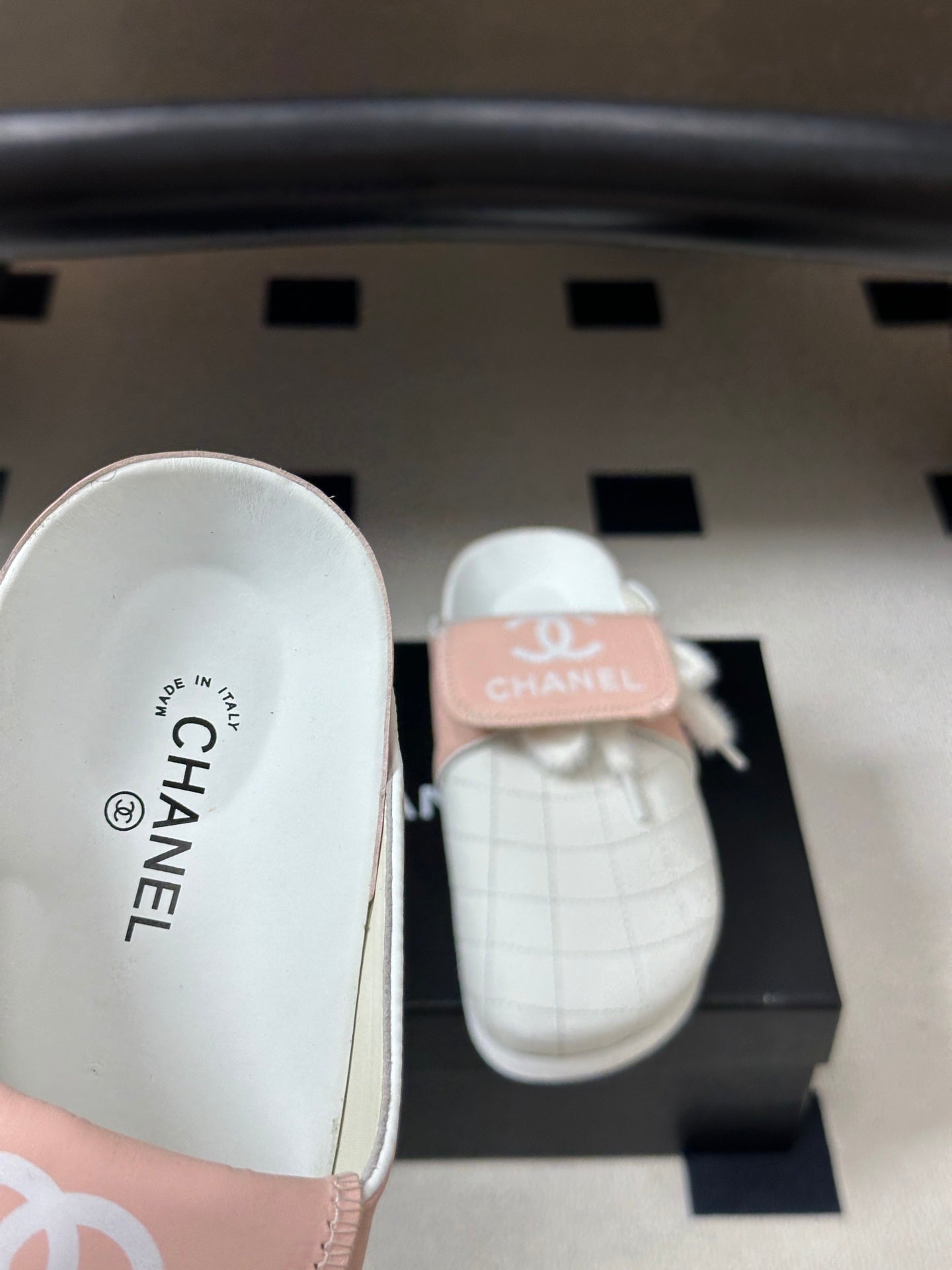 CC 26s Mules Light Pink White Quilted Leather Shearing 952553