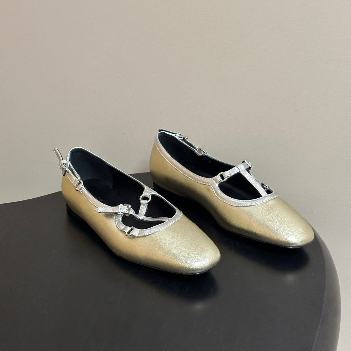 HM 26s Neometis Ballet Flats 0.5cm Gold Leather 185813