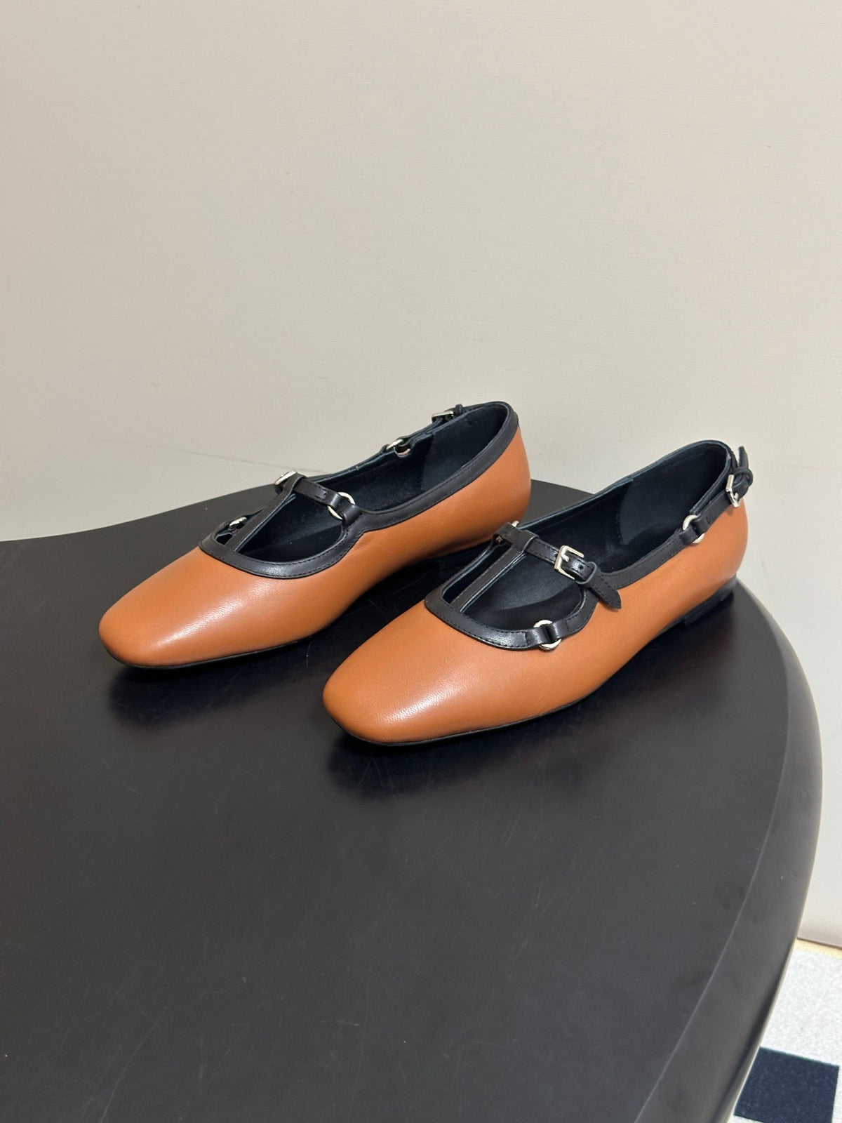 HM 26s Neometis Ballet Flats 0.5cm Light Brown Black Leather 185814