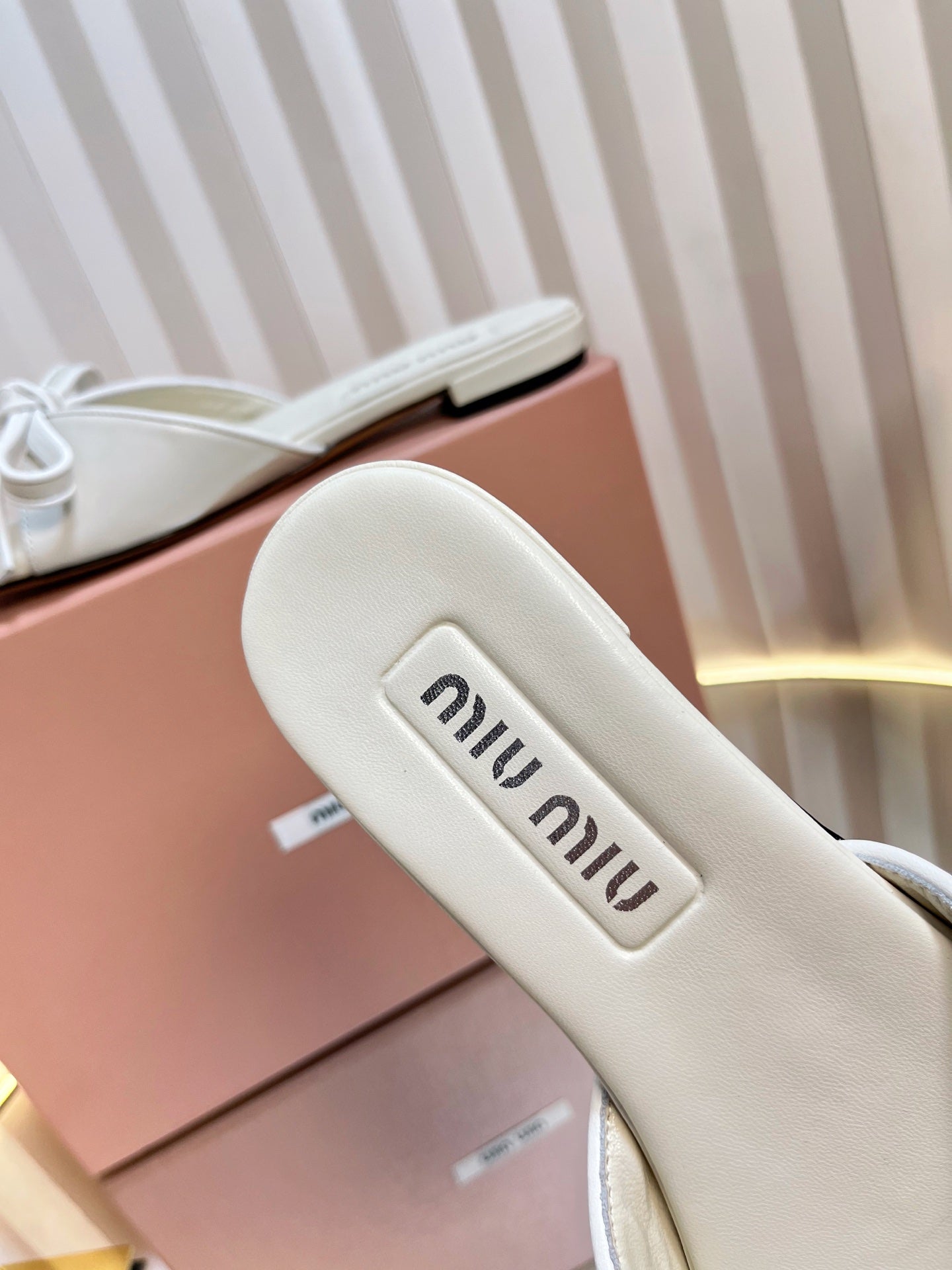 Miu 26s Bow Slippers White Leather 768205