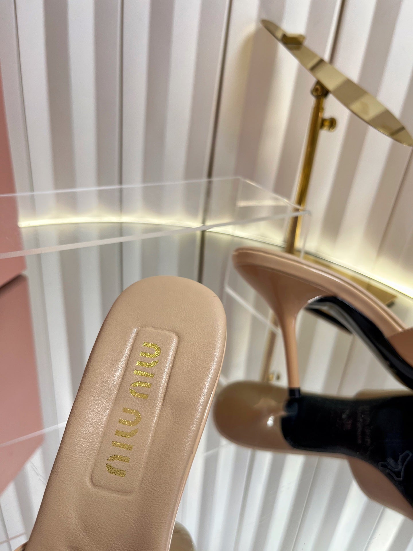 Miu Buckle Mules 75mm Beige Patent Leather 880202
