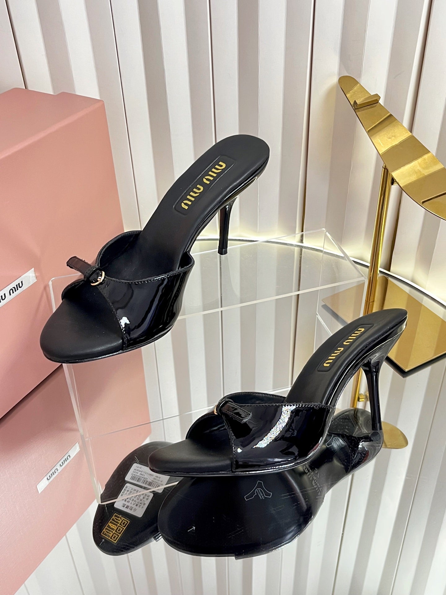 Miu Buckle Mules 8.5cm Black Patent Leather 880205