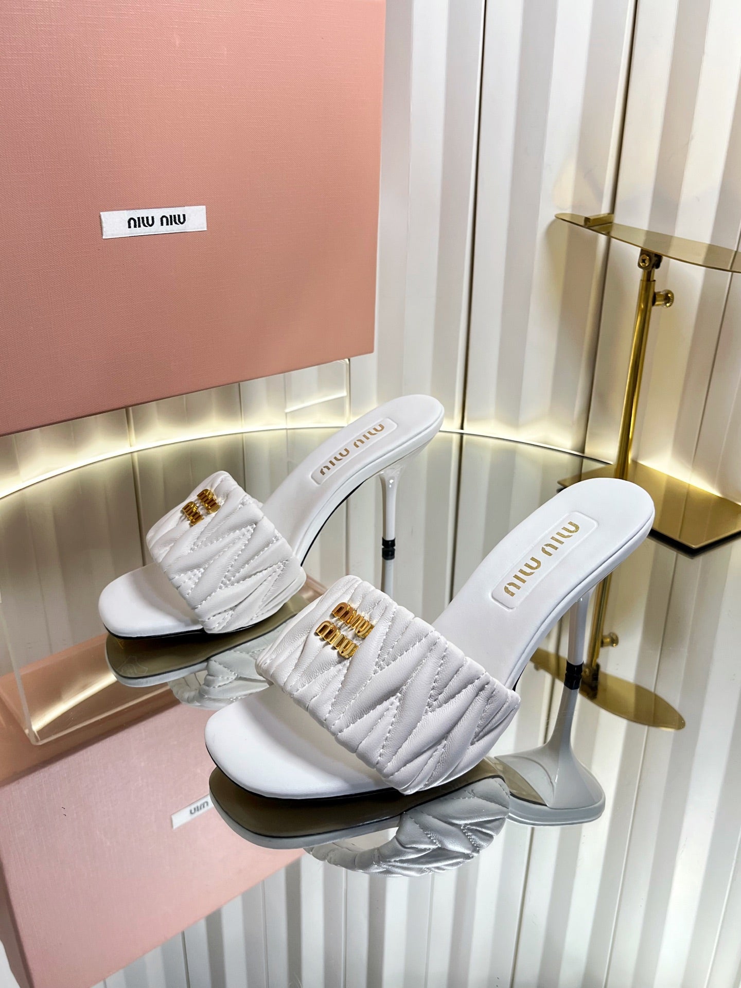 Miu 26s Padded Matelasse Mule Heels 85mm In White Calfskin Gold Hardware