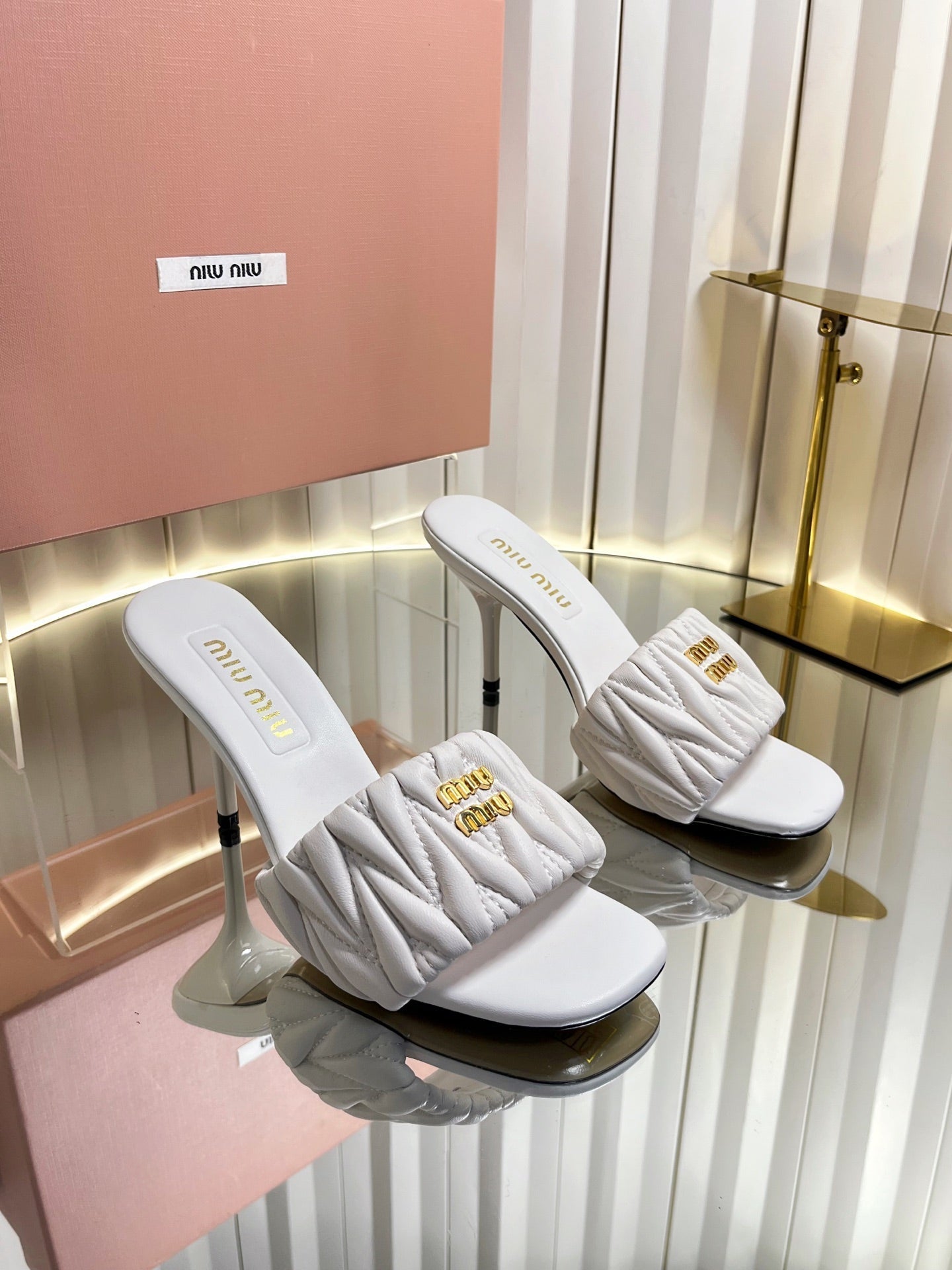 Miu 26s Padded Matelasse Mule Heels 85mm In White Calfskin Gold Hardware