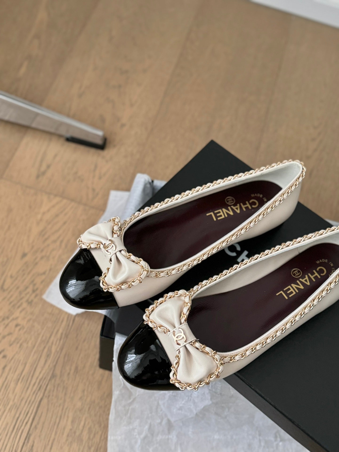 CC Ballet Flats 25mm White Chain Lambskin
