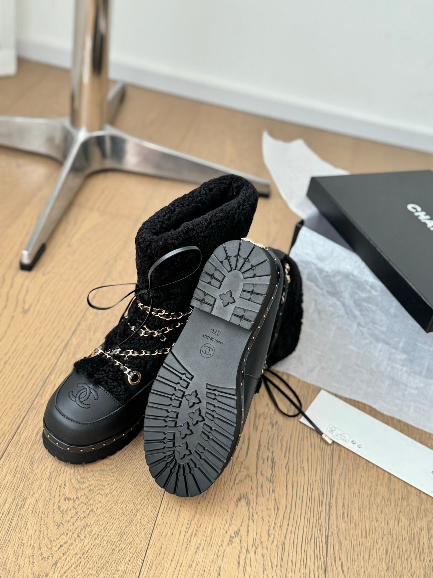 CC CHUNKY SKATEBOARDING BOOTS IN BLACK SMOOTH FLEECE AND CALFSKIN