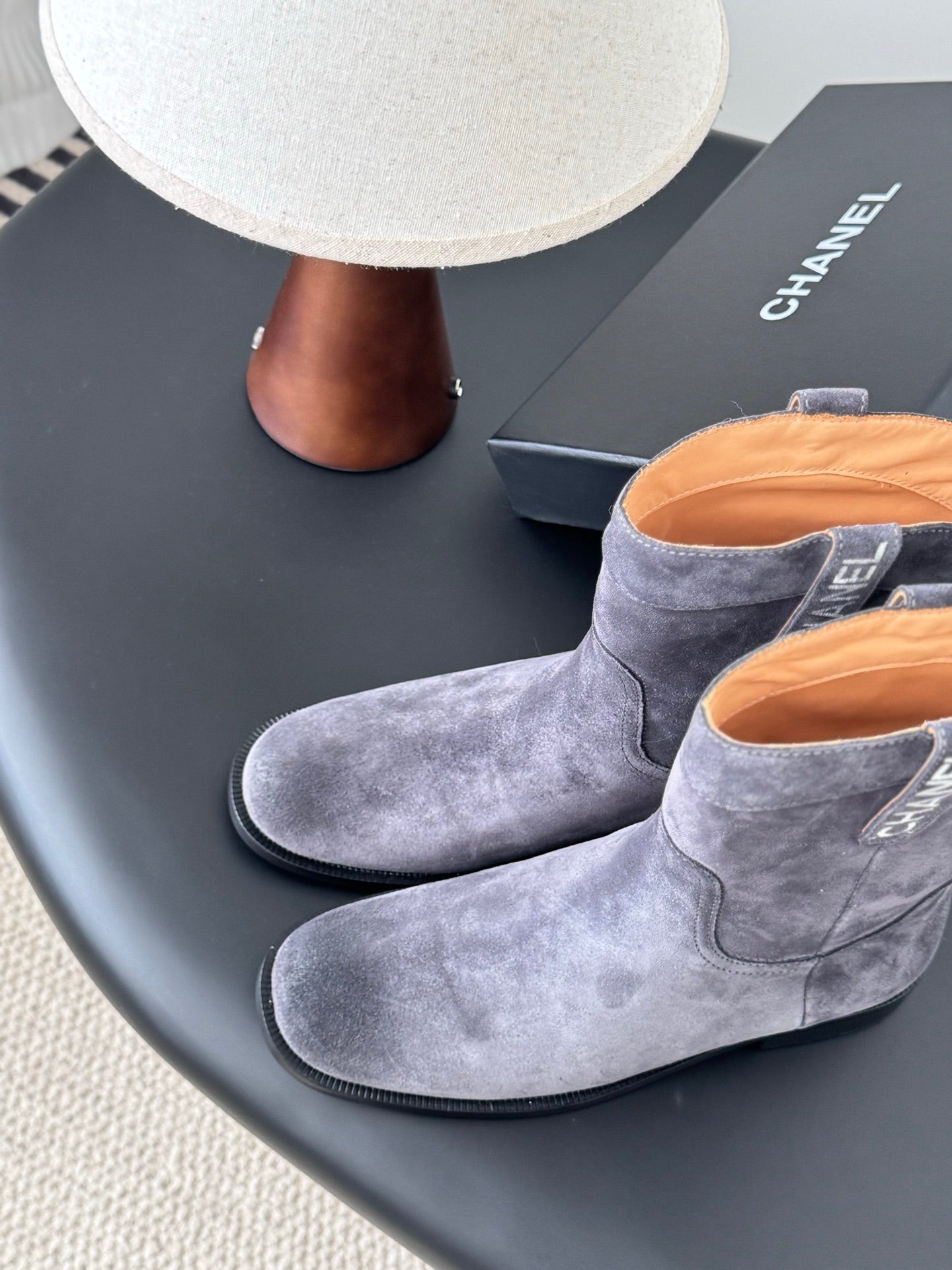 CC 25A Métiers d'Art Ankle  Boots Lavender Gray Suede 540760