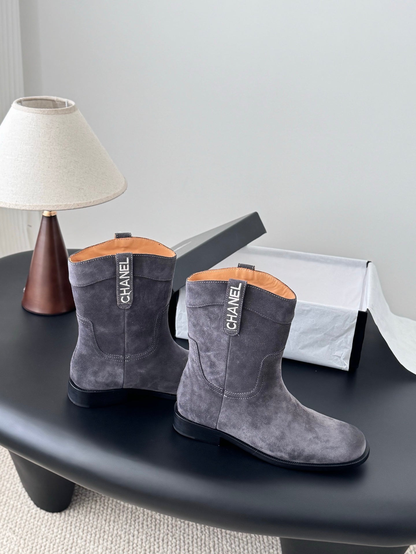 CC 25A Métiers d'Art Ankle  Boots Lavender Gray Suede 540760