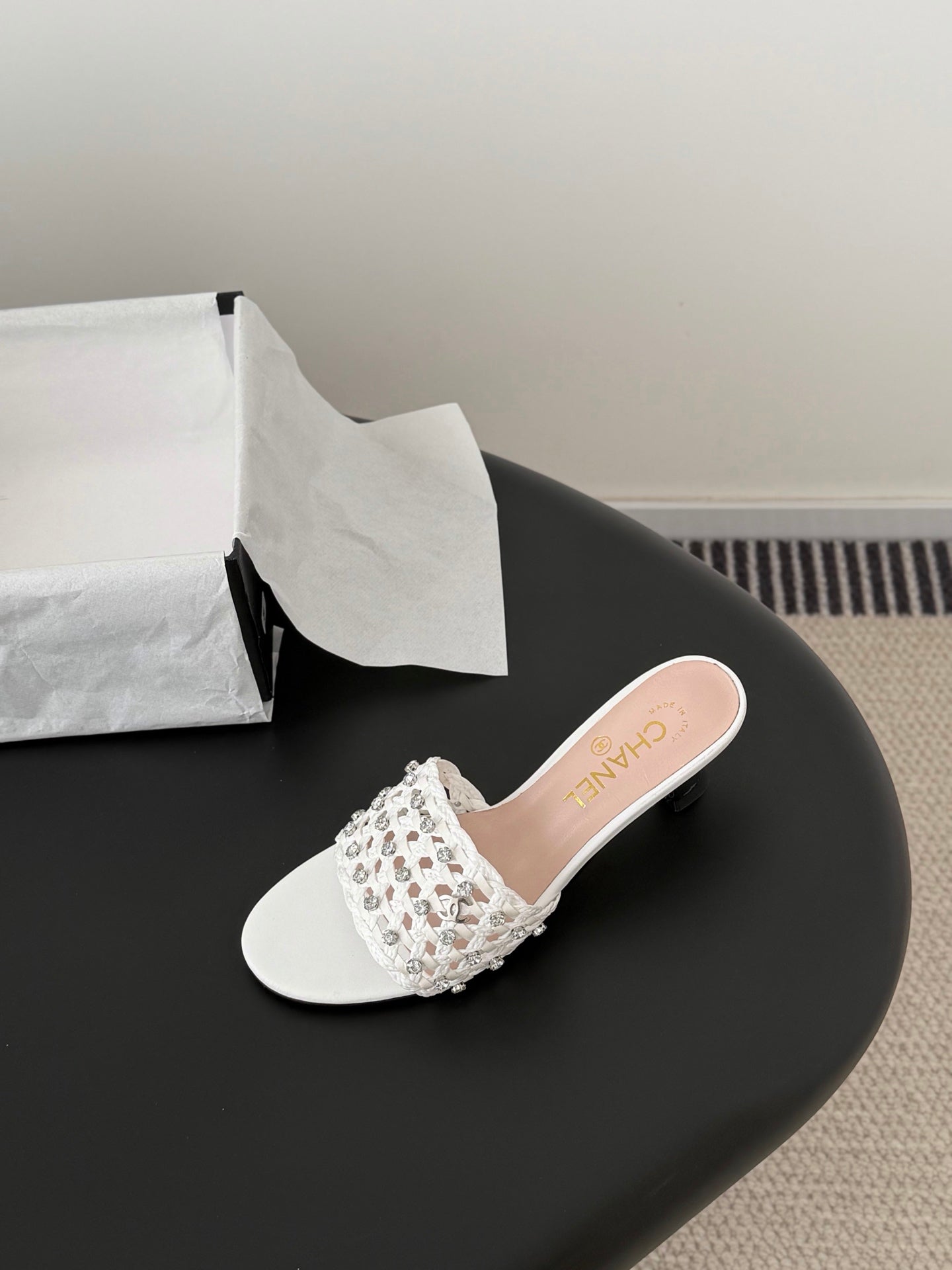 CC 26SS Sandals White Woven Lambskin 670633