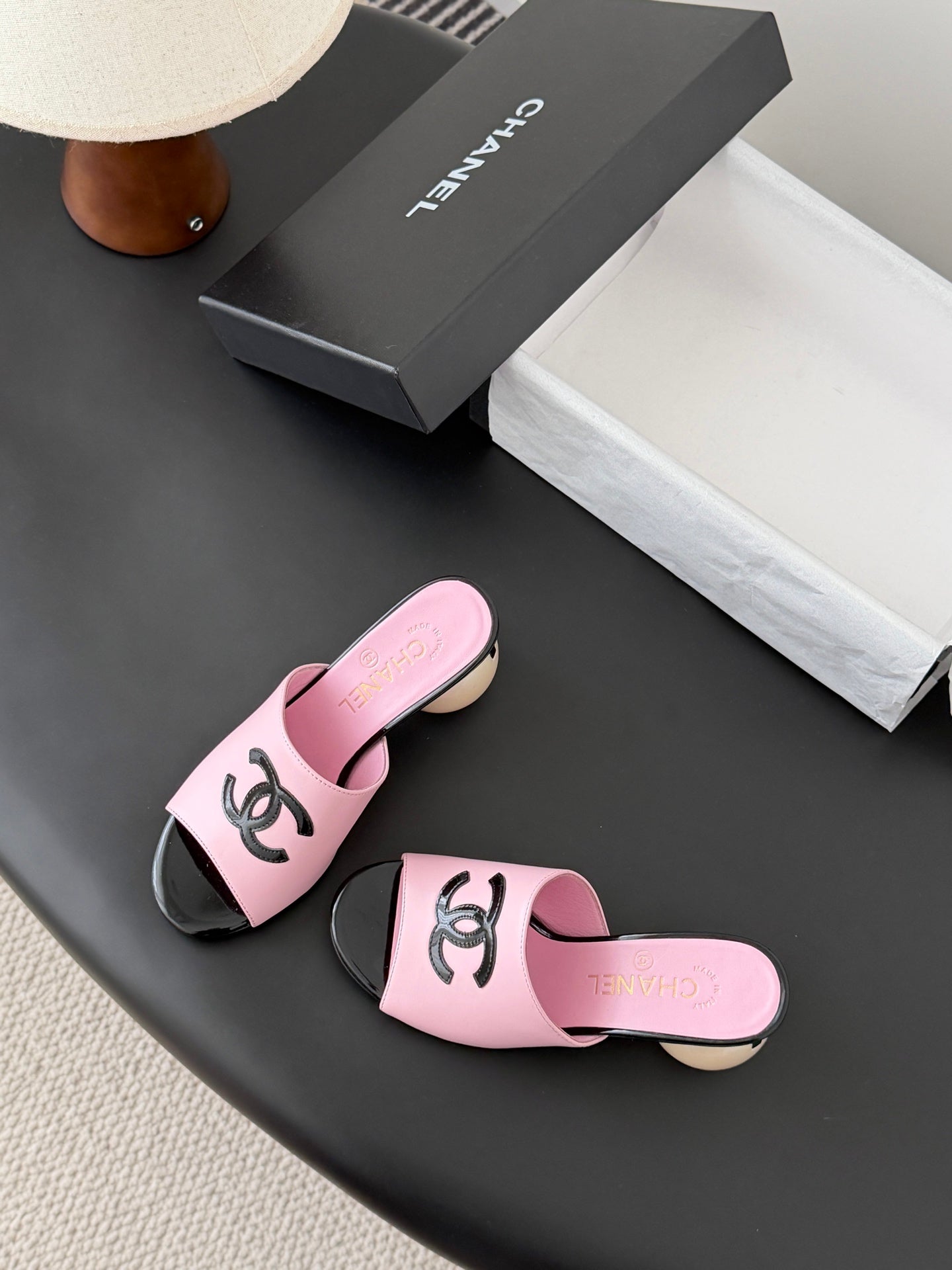 CC 26SS Slippers 7cm Black Pink Lambskin Patent Leather 670612