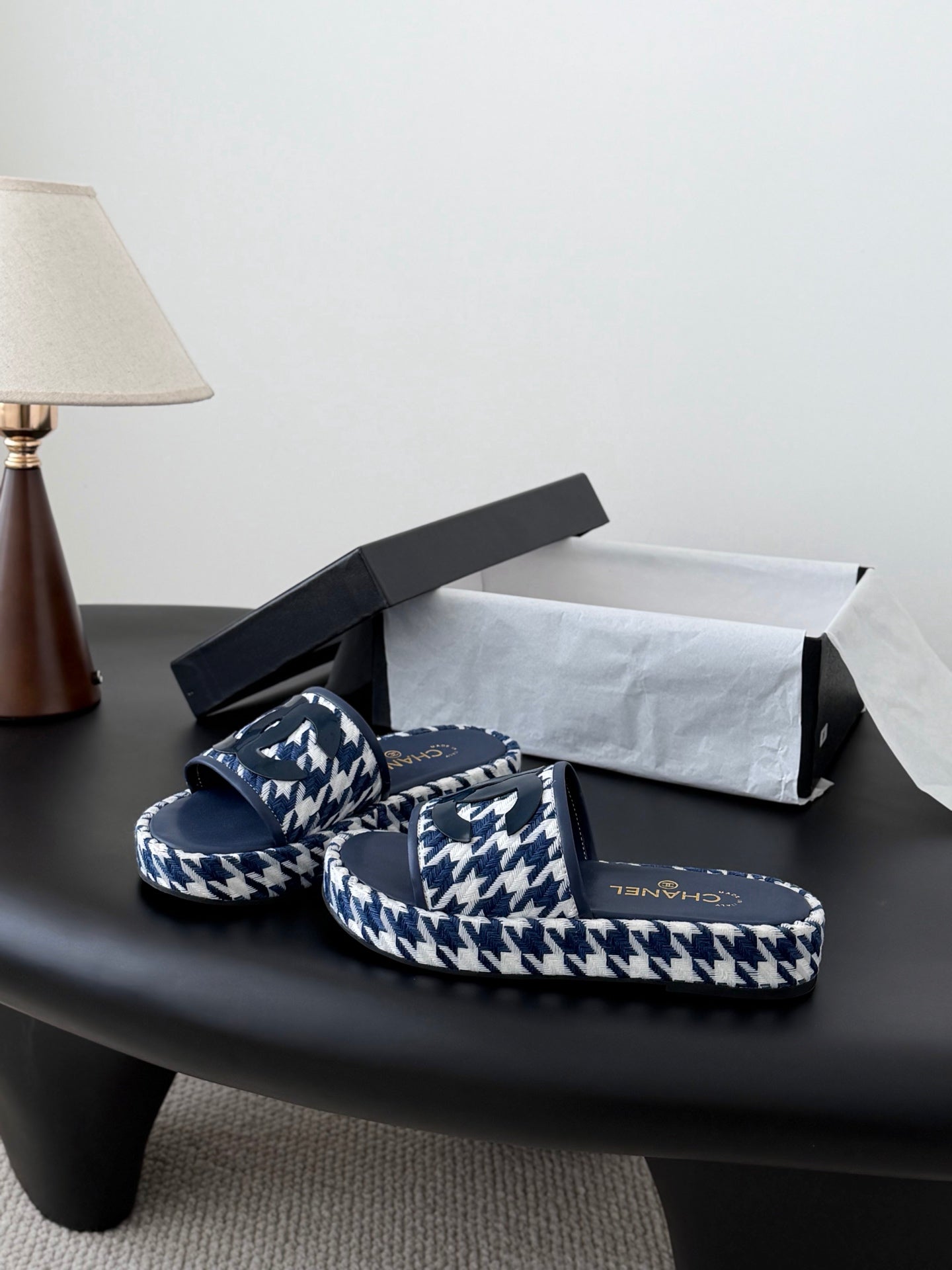 CC 26ss Slippers White Navy Blue Sheepskin Woven 670368