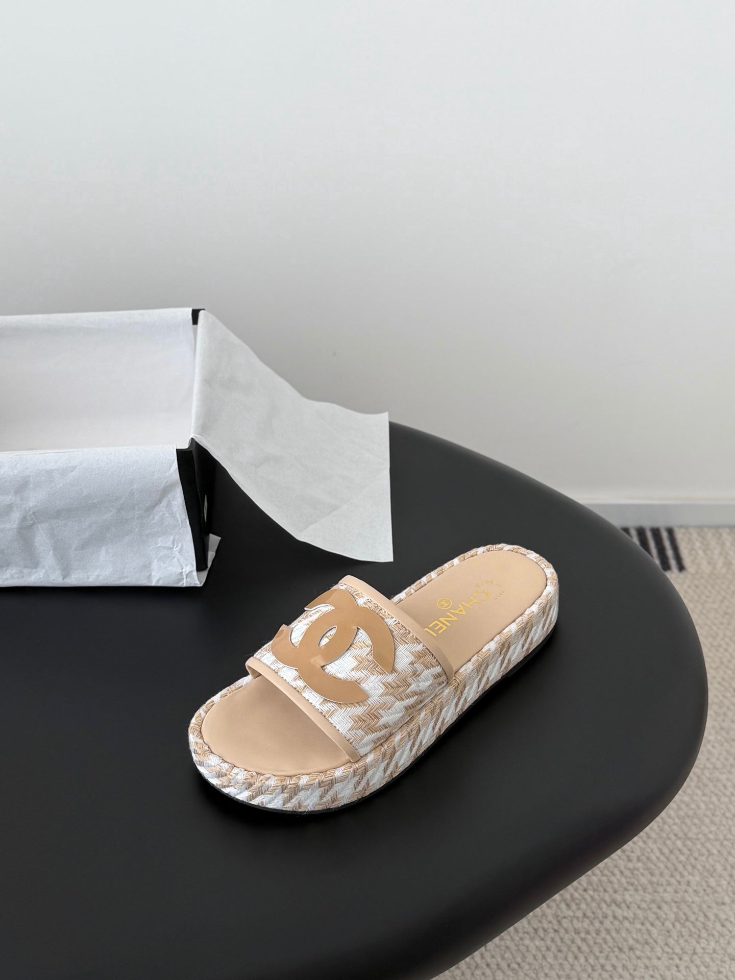 CC 26ss Slippers Beige Ivory Sheepskin Woven 670371