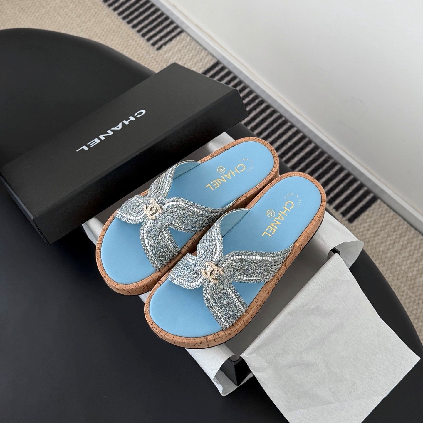 CC 26s Sandals Blue Raffia Sheepskin 670372