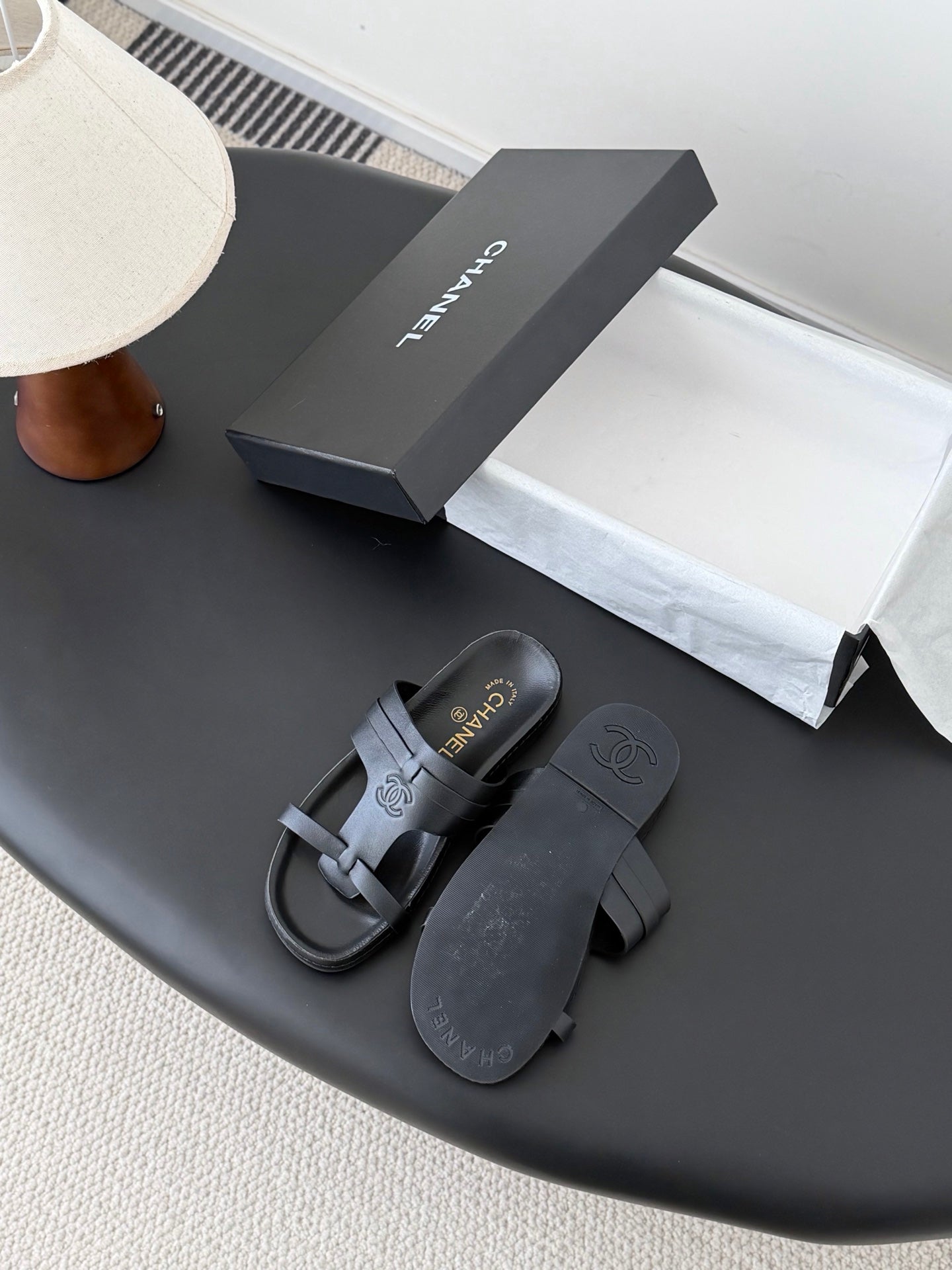 CC 26s Sandals Black Sheepskin 670377