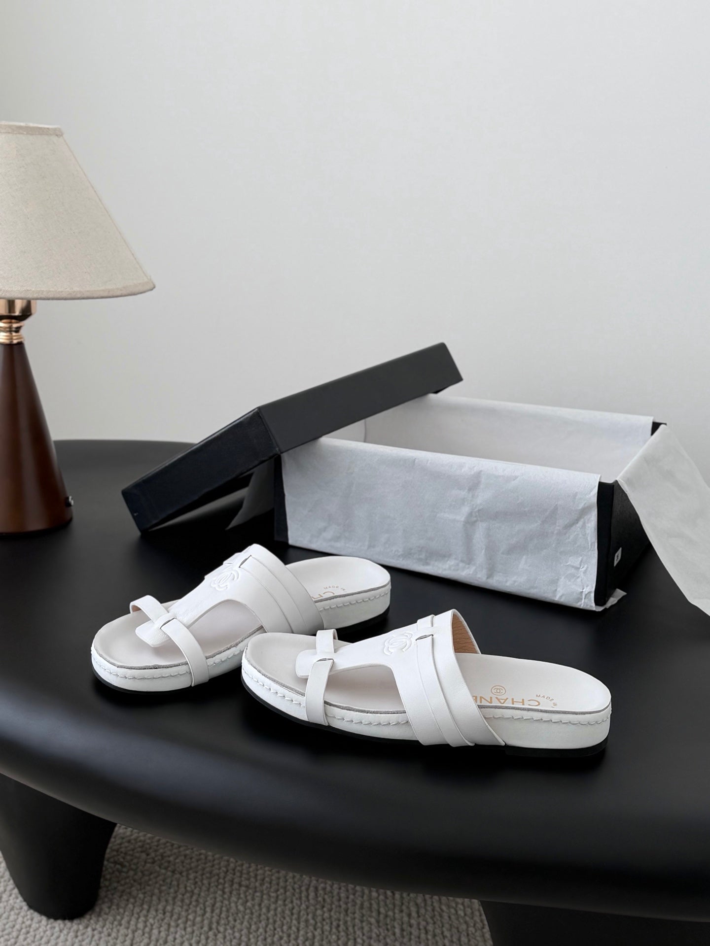 CC 26s Sandals White Sheepskin 670379