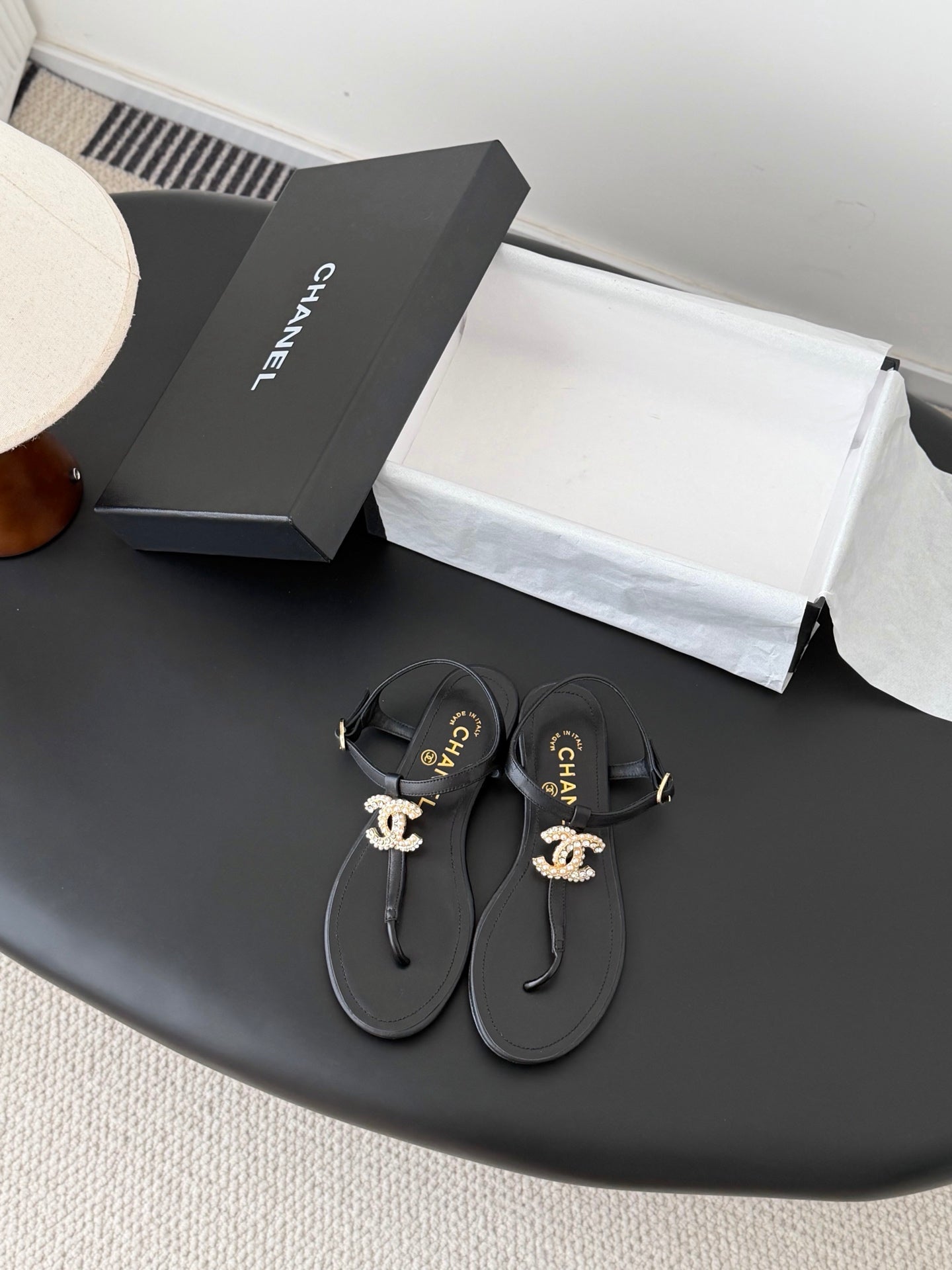 CC Strappy Sandals Black Sheepskin 670385