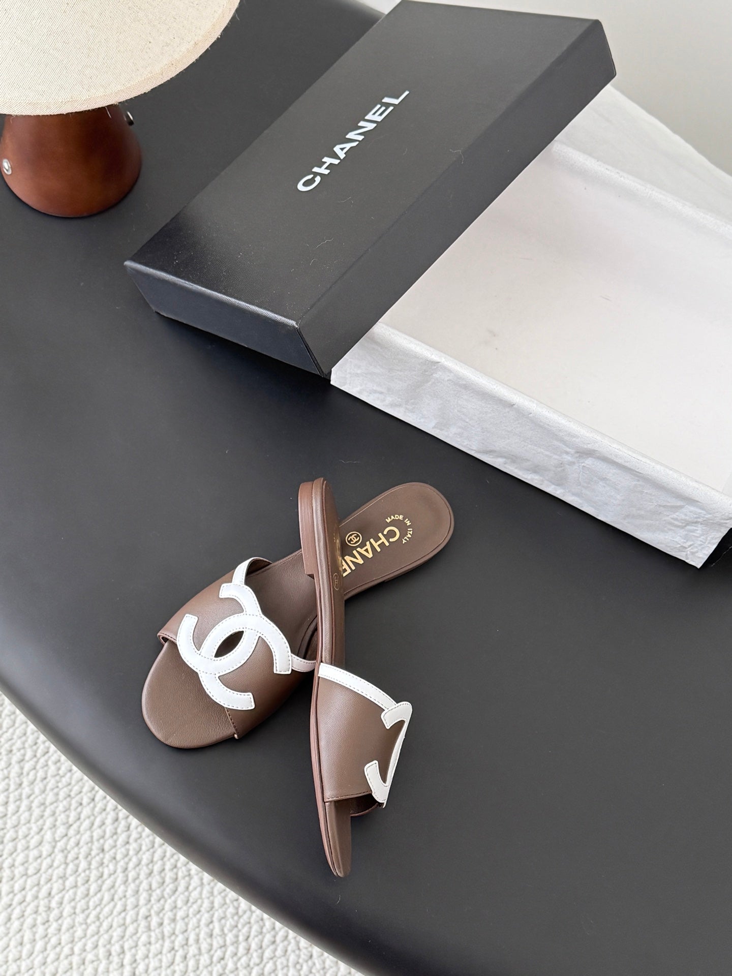 CC 2026 Flat Sandal White Brown Lambskin 675867