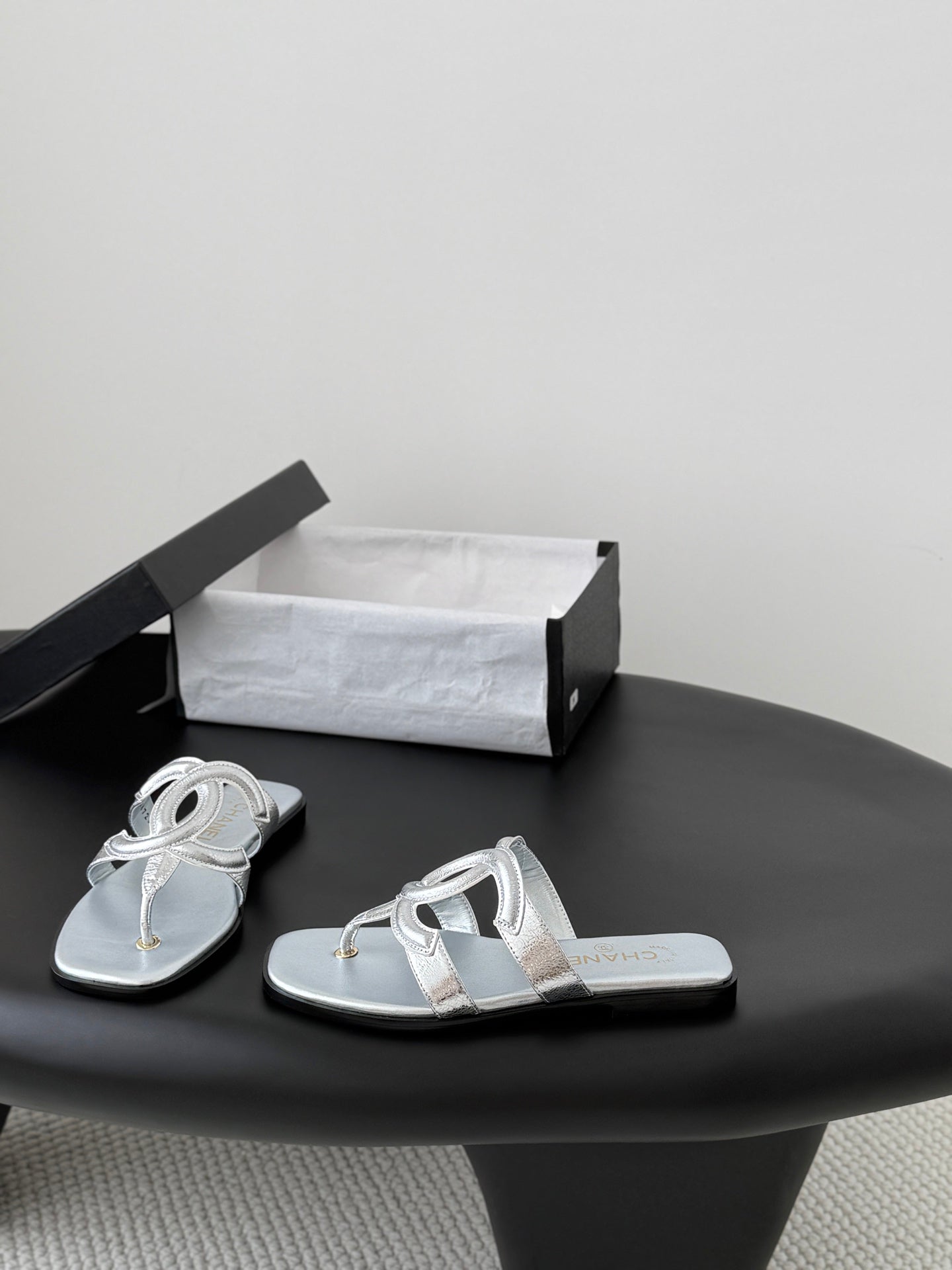 CC 26s Flip-Flops Sliver Lambskin 761301