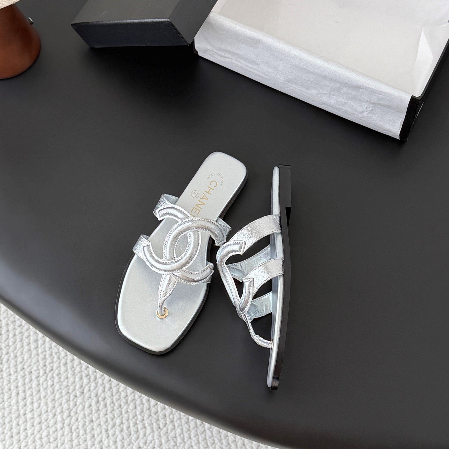 CC 26s Flip-Flops Sliver Lambskin 761301