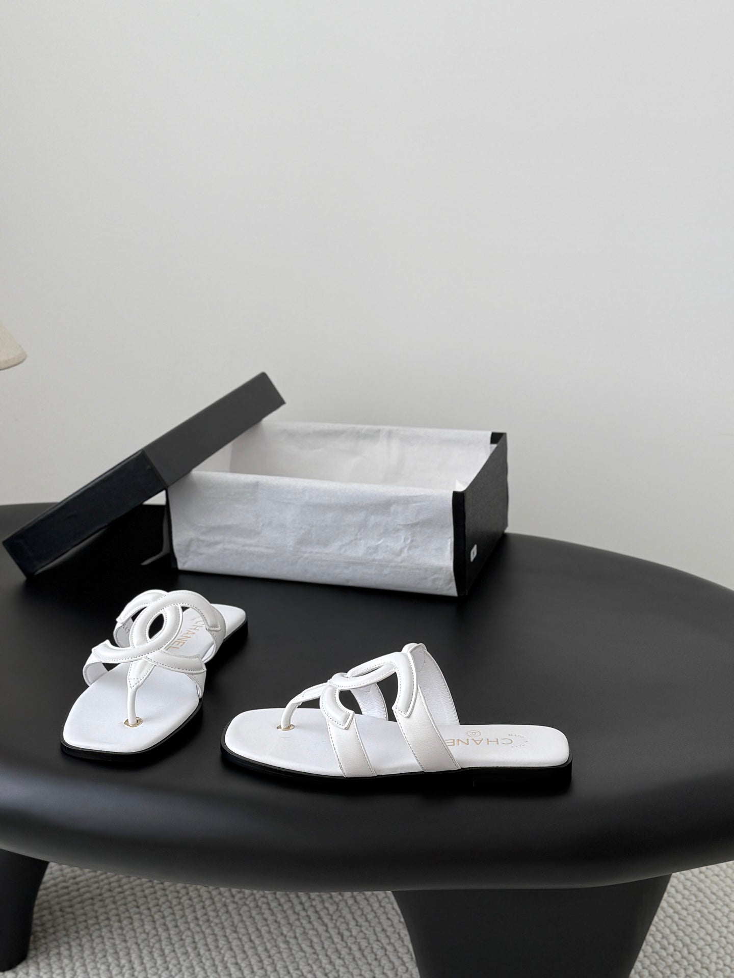 CC 26s Flip-Flops White Lambskin 761302