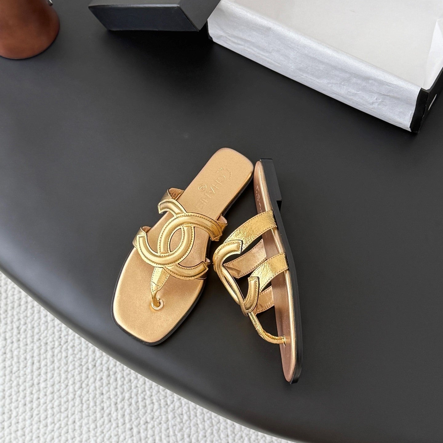 CC 26s Flip-Flops Gold Lambskin 761304