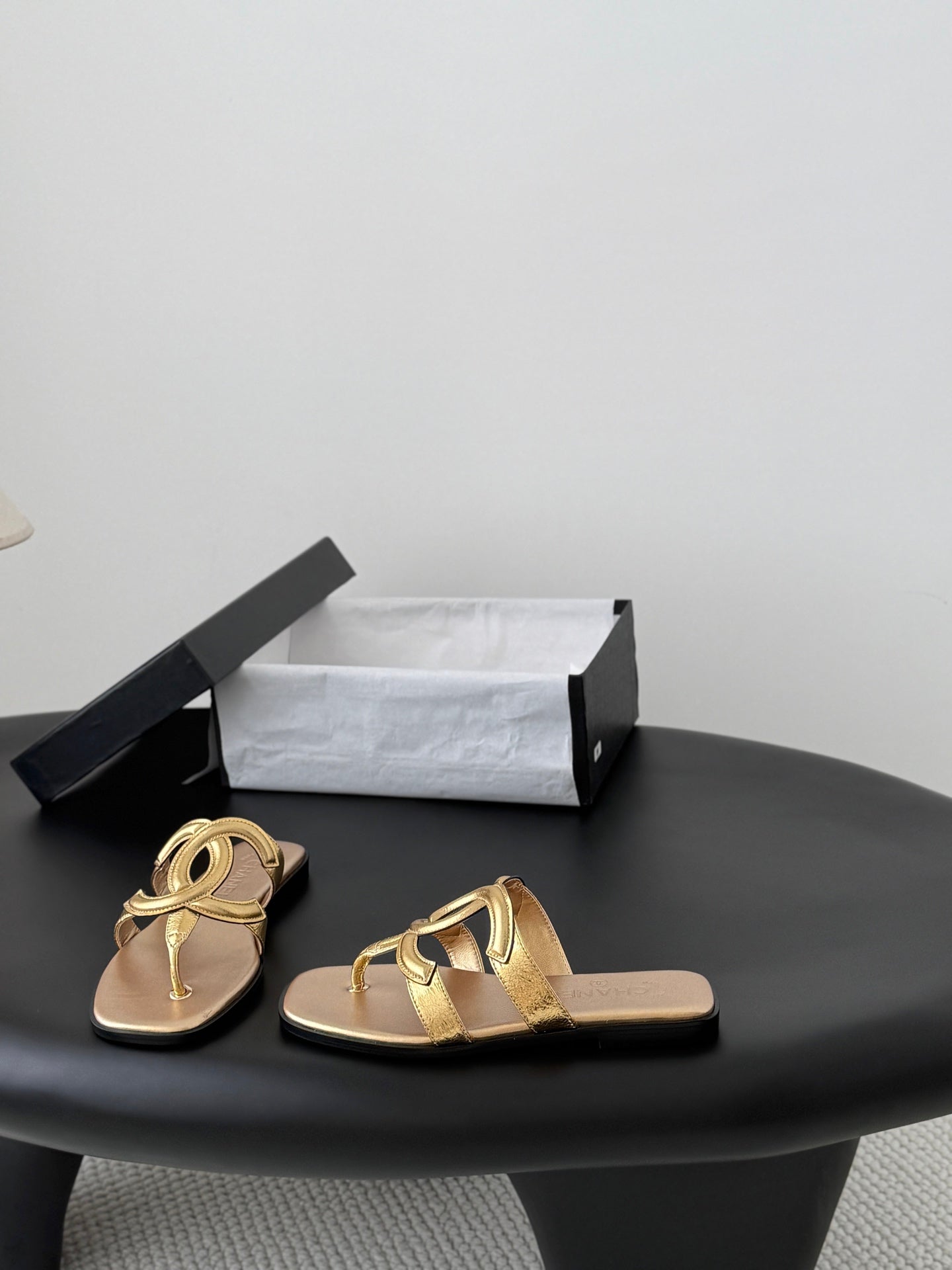 CC 26s Flip-Flops Gold Lambskin 761304