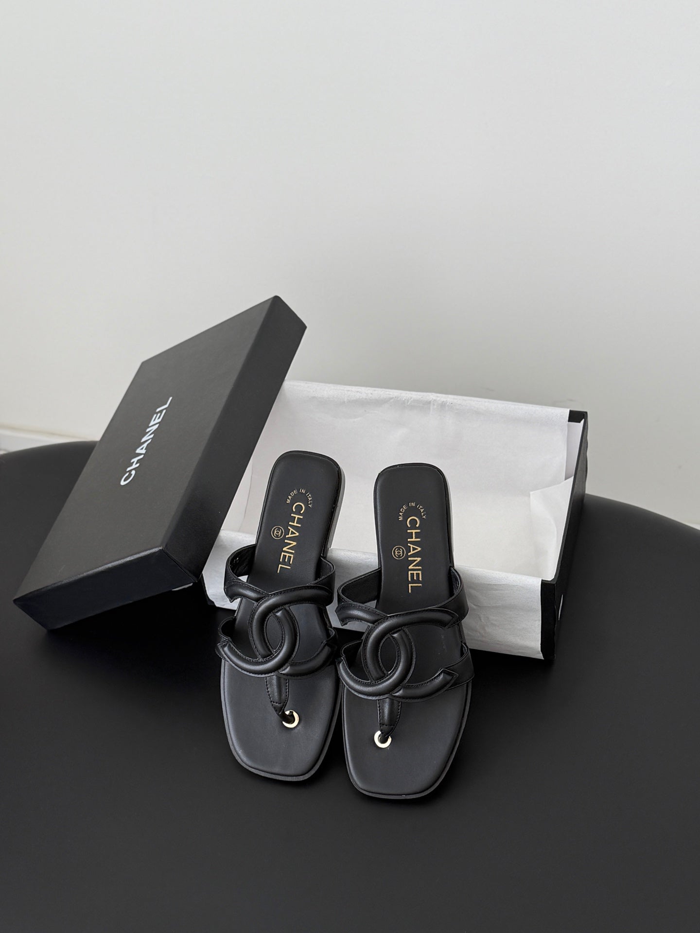 CC 26s Flip-Flops Black Lambskin 761305