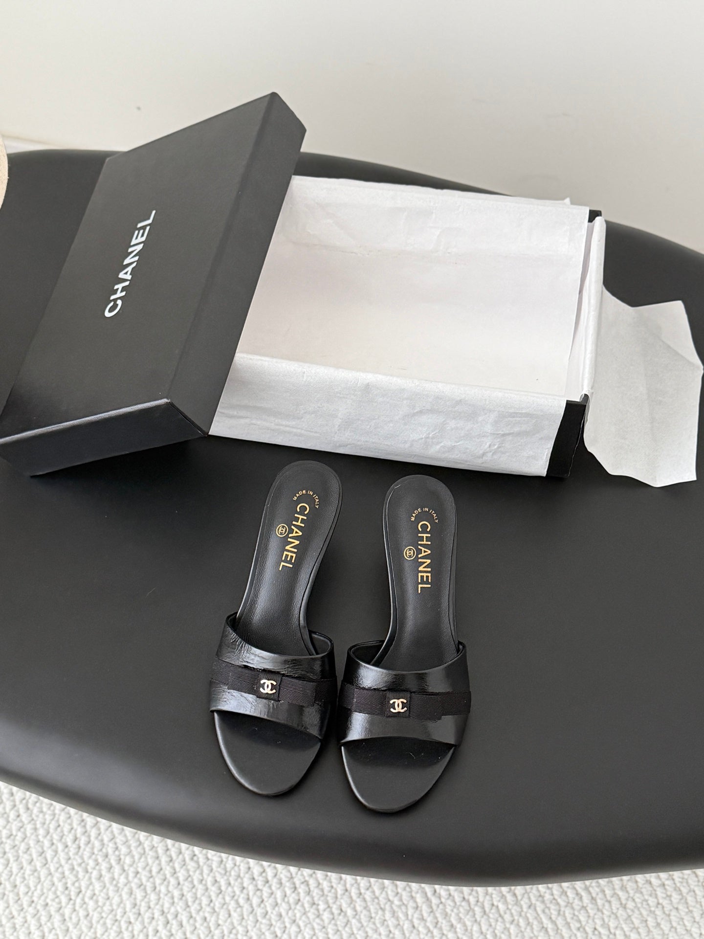 CC 26s Slippers Black Fabric Leather 914928