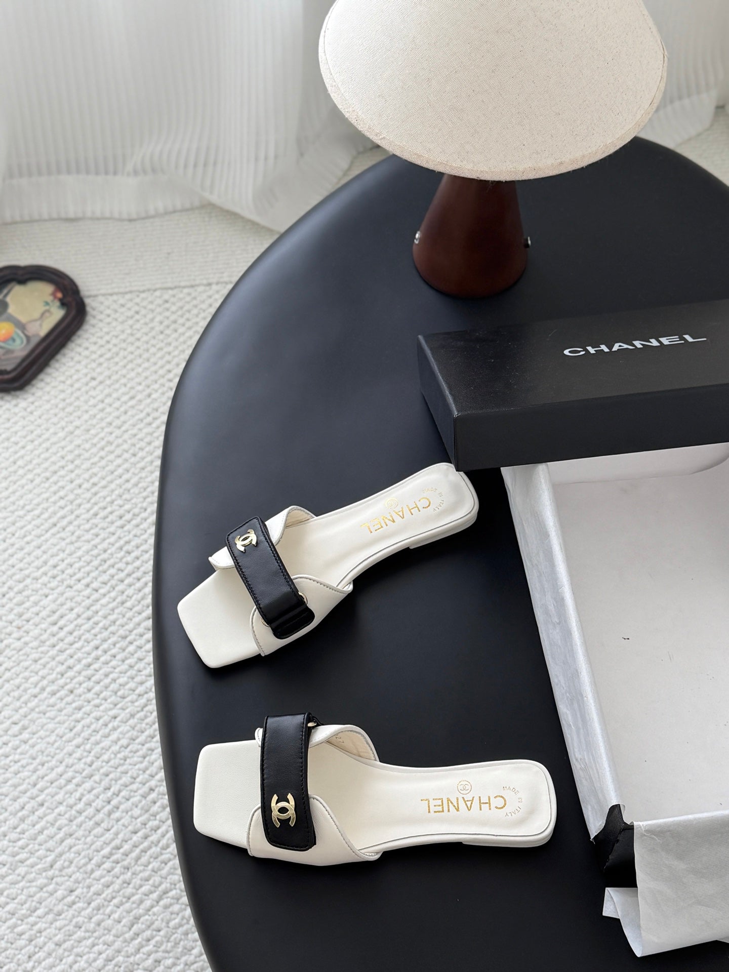 CC 26s Buckle Slippers White Black Leather 829739
