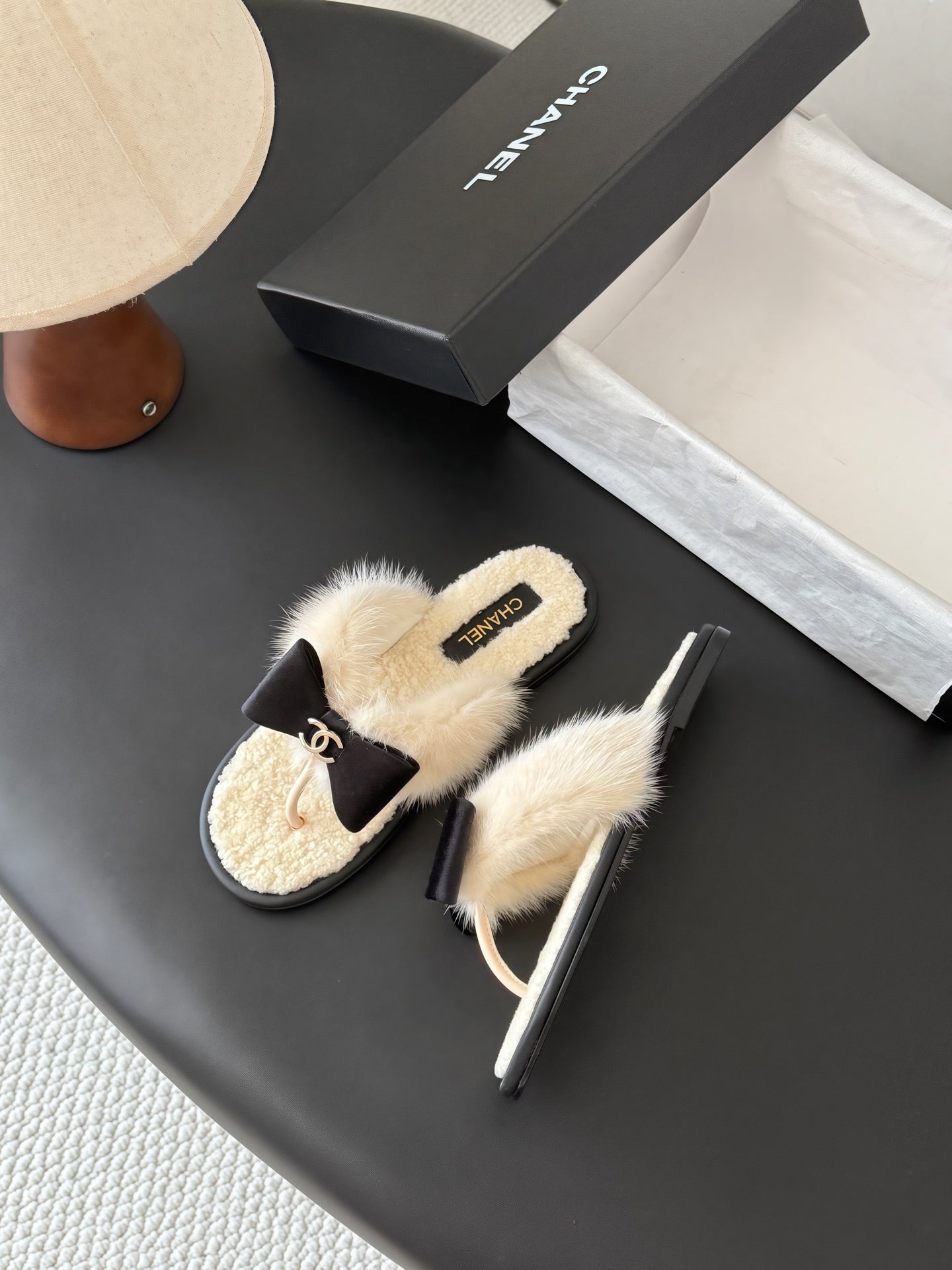 CC 26s Bowknot Thong Sandals Cream Furry Shearing 969672