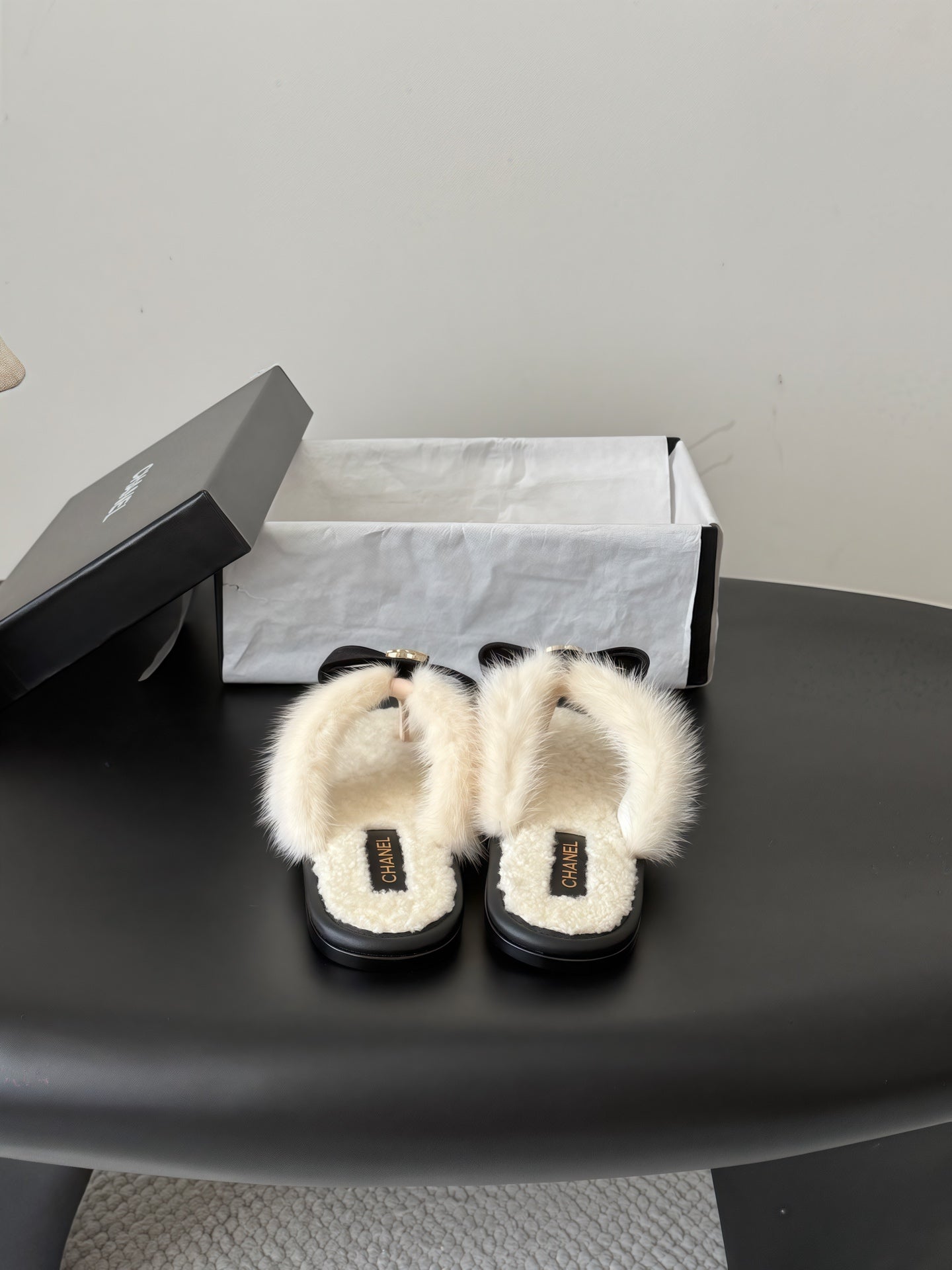 CC 26s Bowknot Thong Sandals Cream Furry Shearing 969672