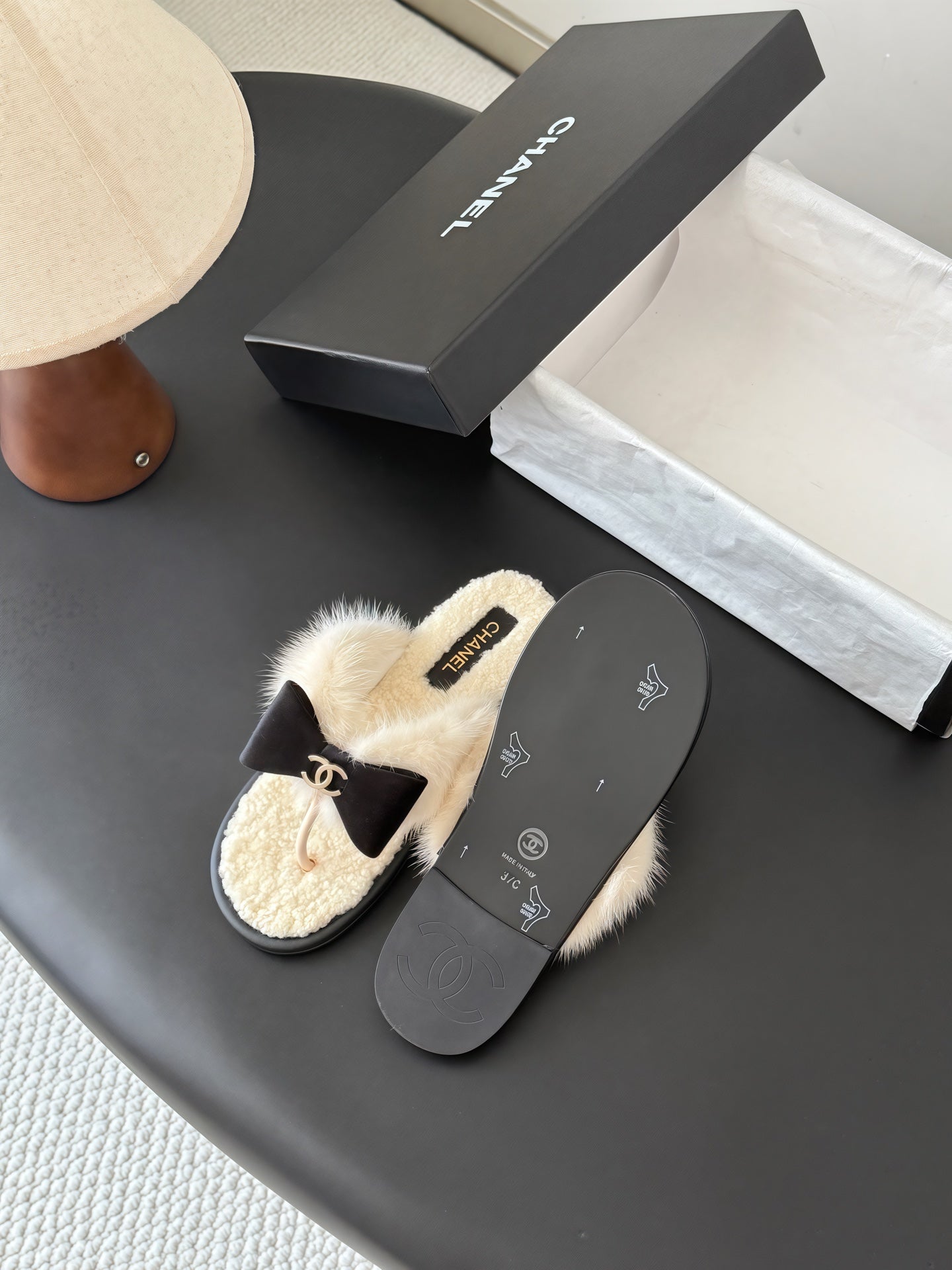CC 26s Bowknot Thong Sandals Cream Furry Shearing 969672