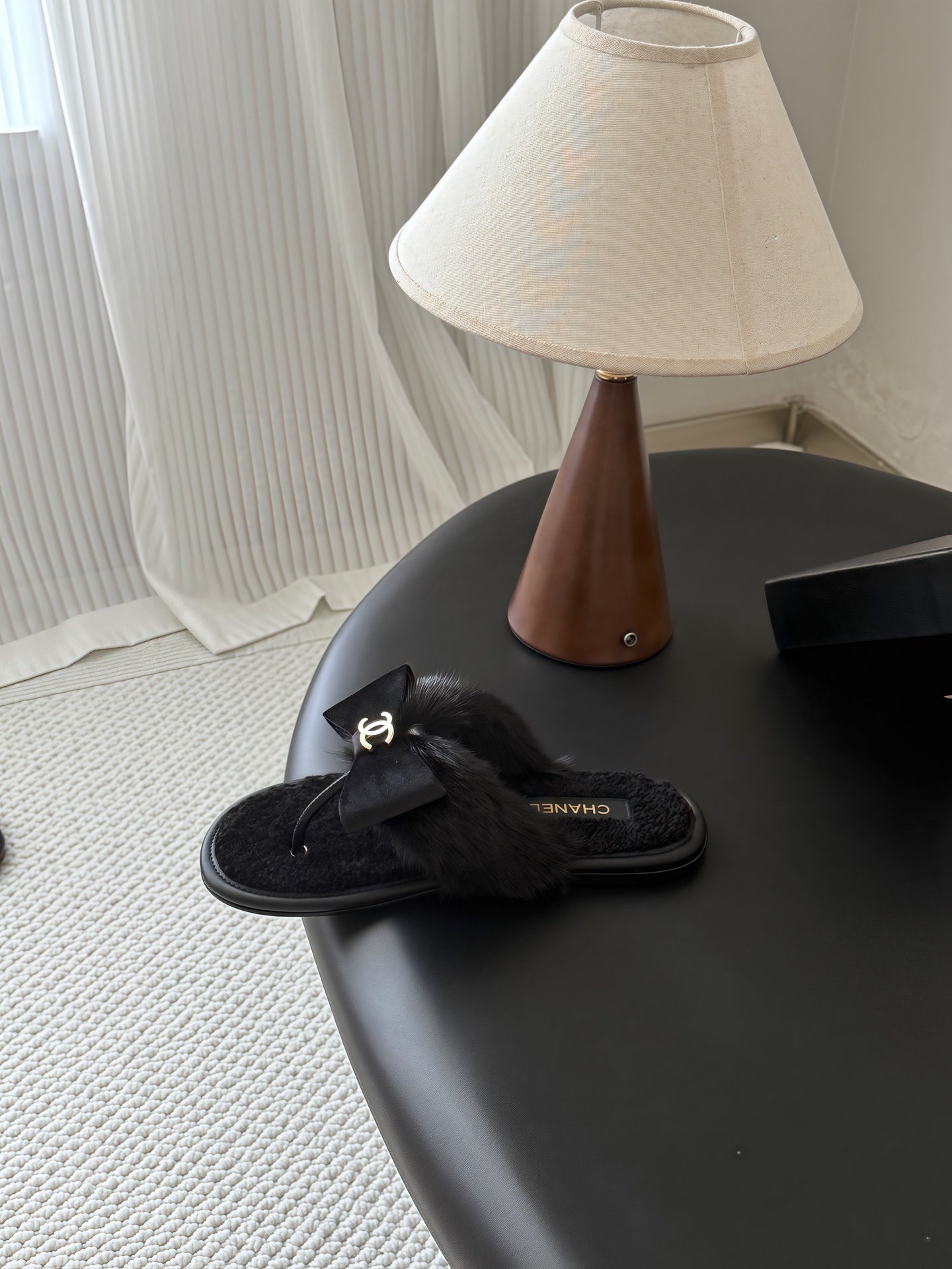 CC 26s Bowknot Thong Sandals Black Furry Shearing 969673