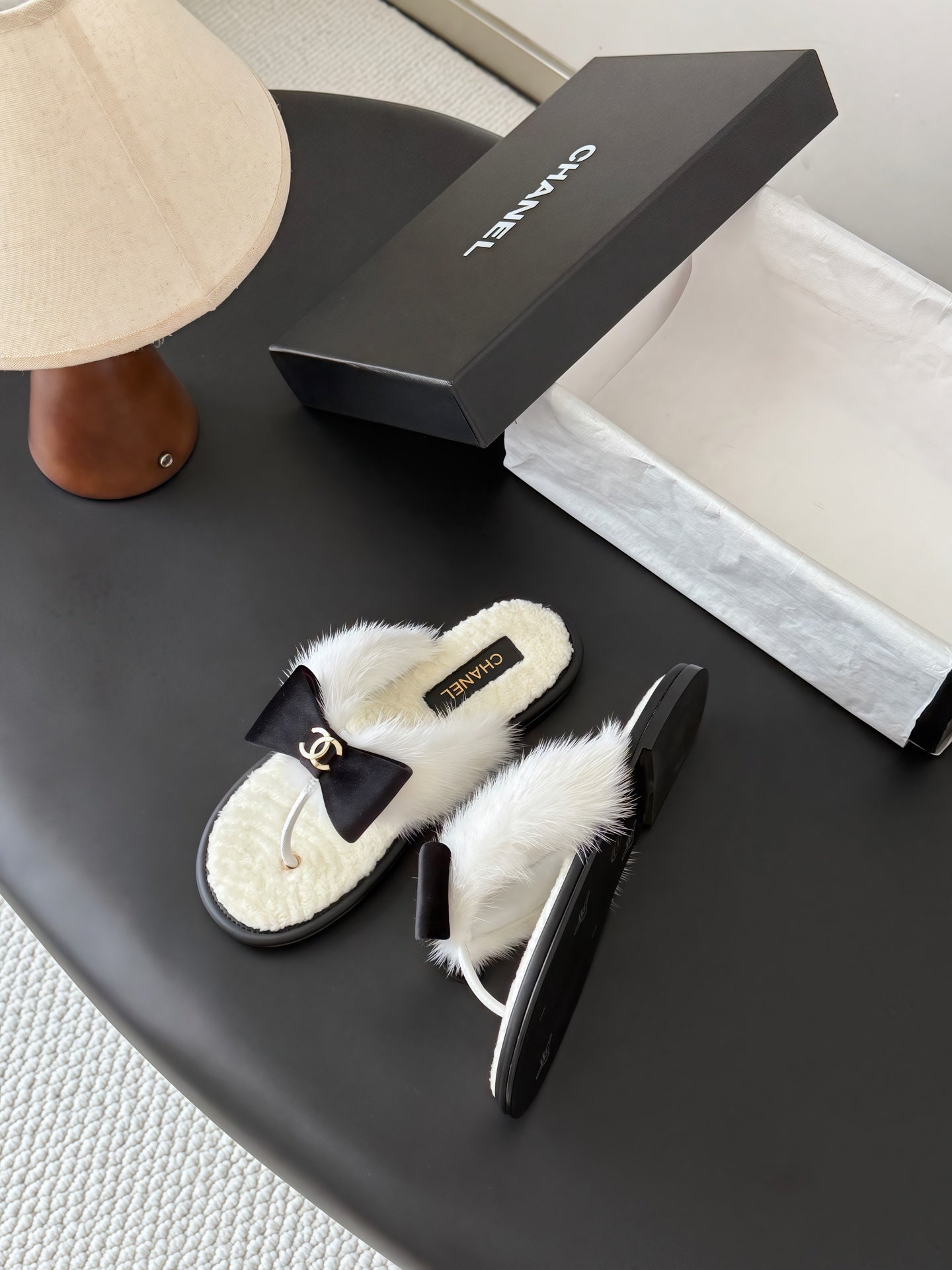 CC 26s Bowknot Thong Sandals White Furry Shearing 969675