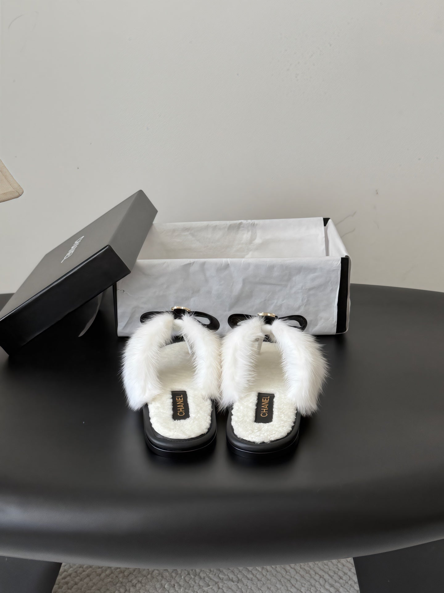 CC 26s Bowknot Thong Sandals White Furry Shearing 969675