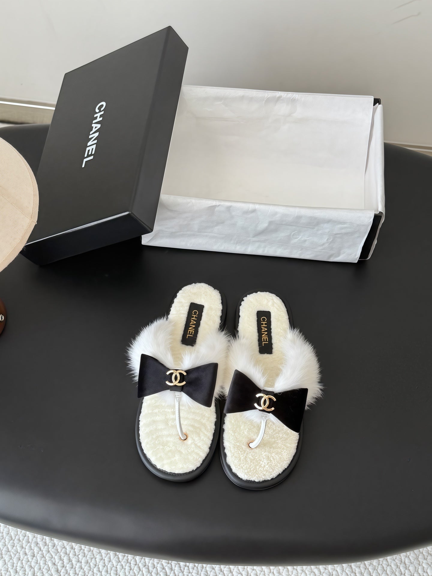 CC 26s Bowknot Thong Sandals White Furry Shearing 969675