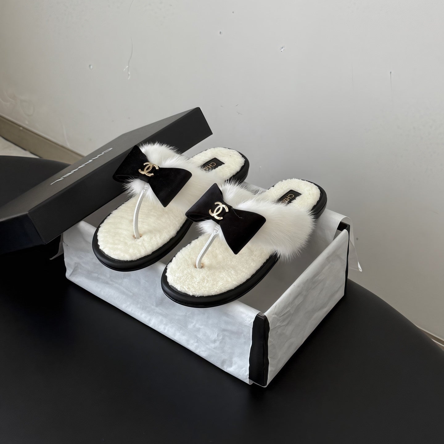 CC 26s Bowknot Thong Sandals White Furry Shearing 969675