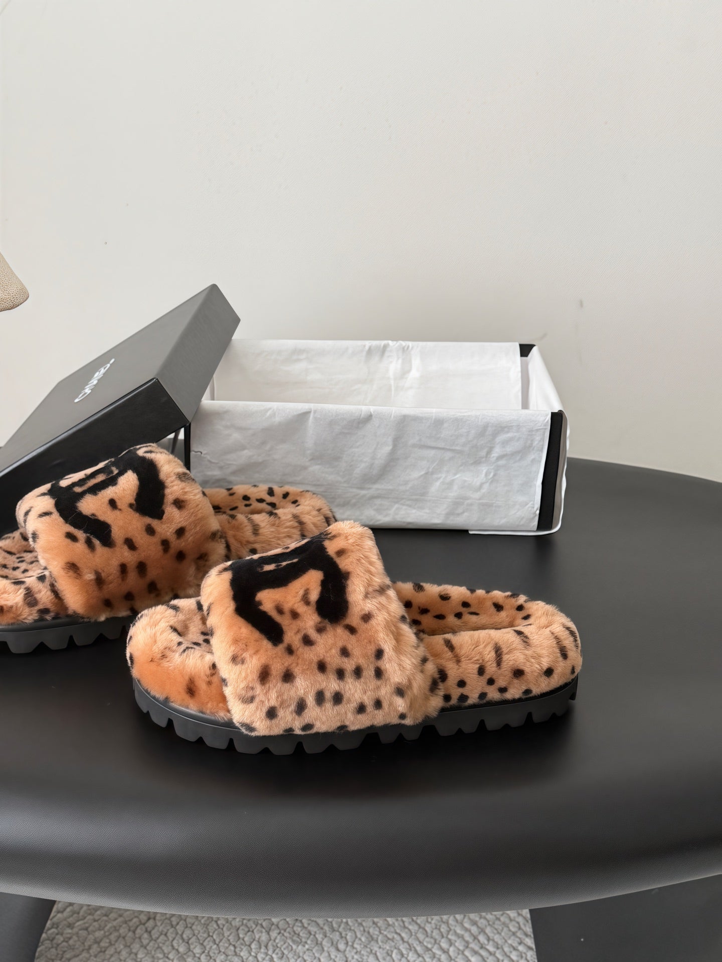 CC 26s Slides Black Leopard Dalmatian Print Shearling 969711
