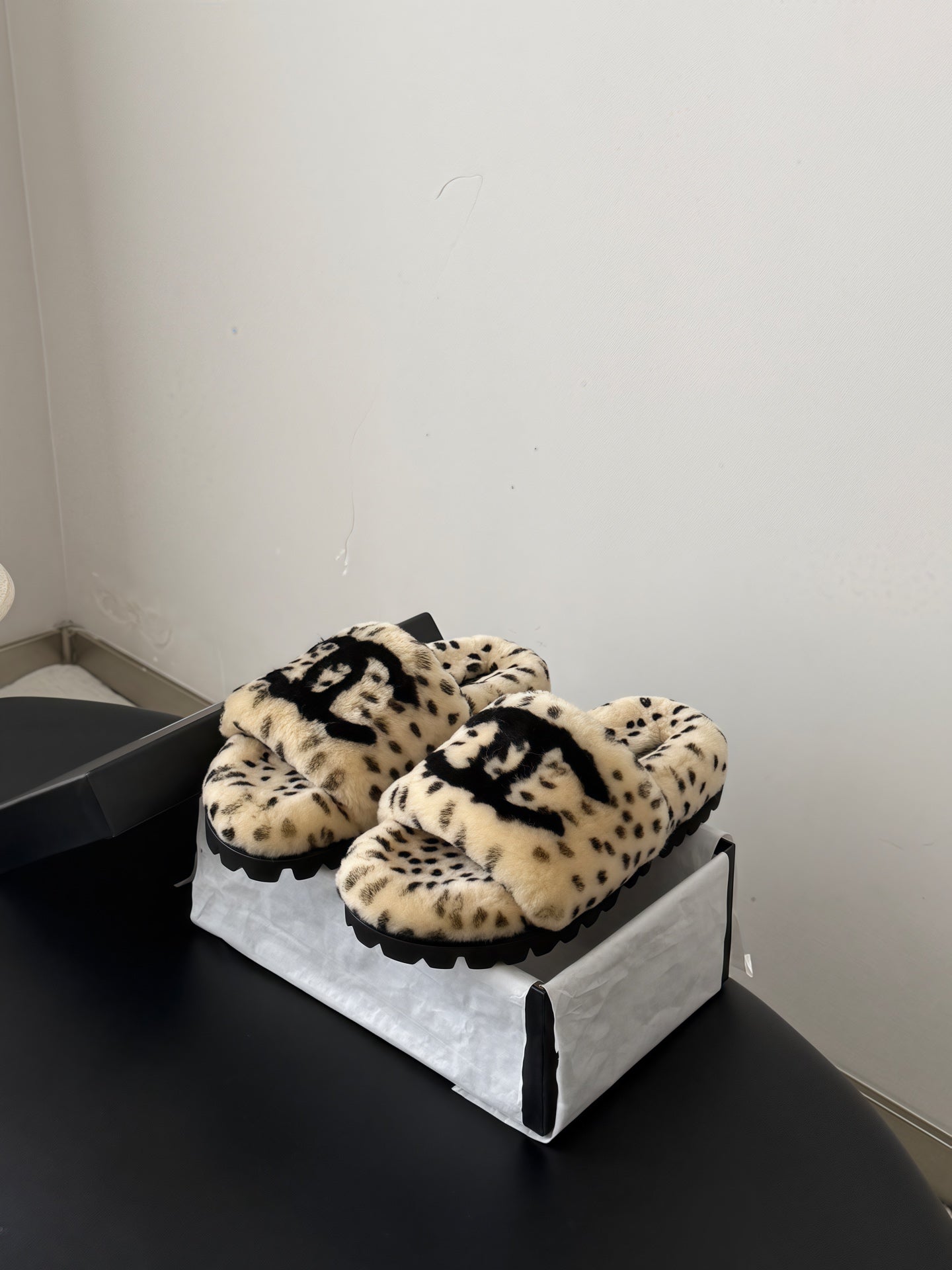 CC 26s Slides Black Beige Dalmatian Print Shearling 969713