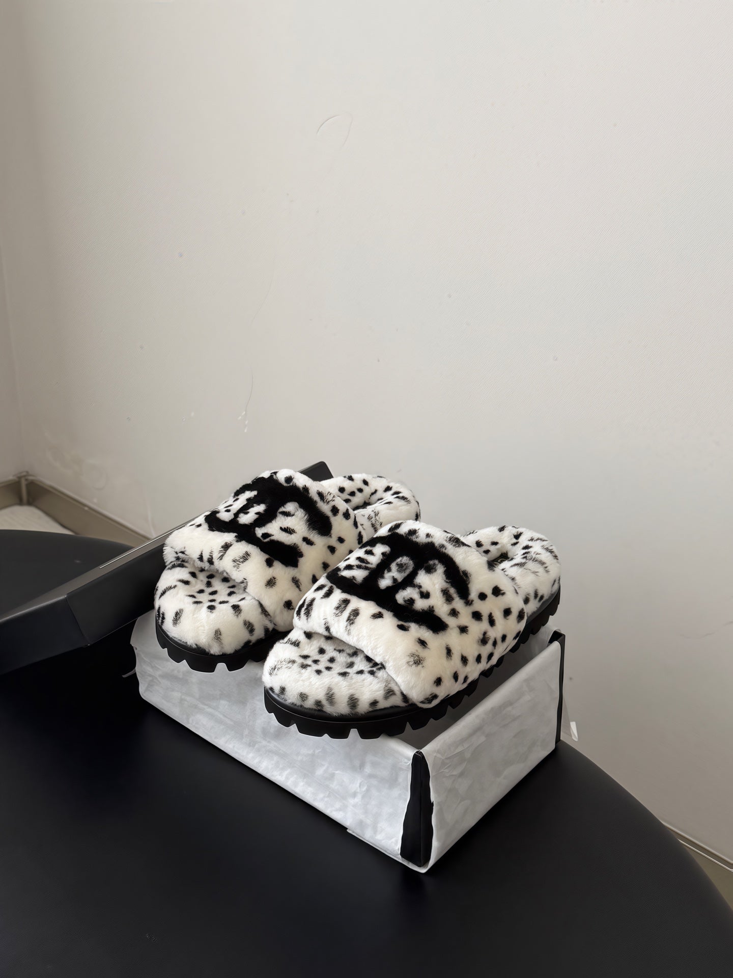 CC 26s Slides Black White Dalmatian Print Shearling 969714