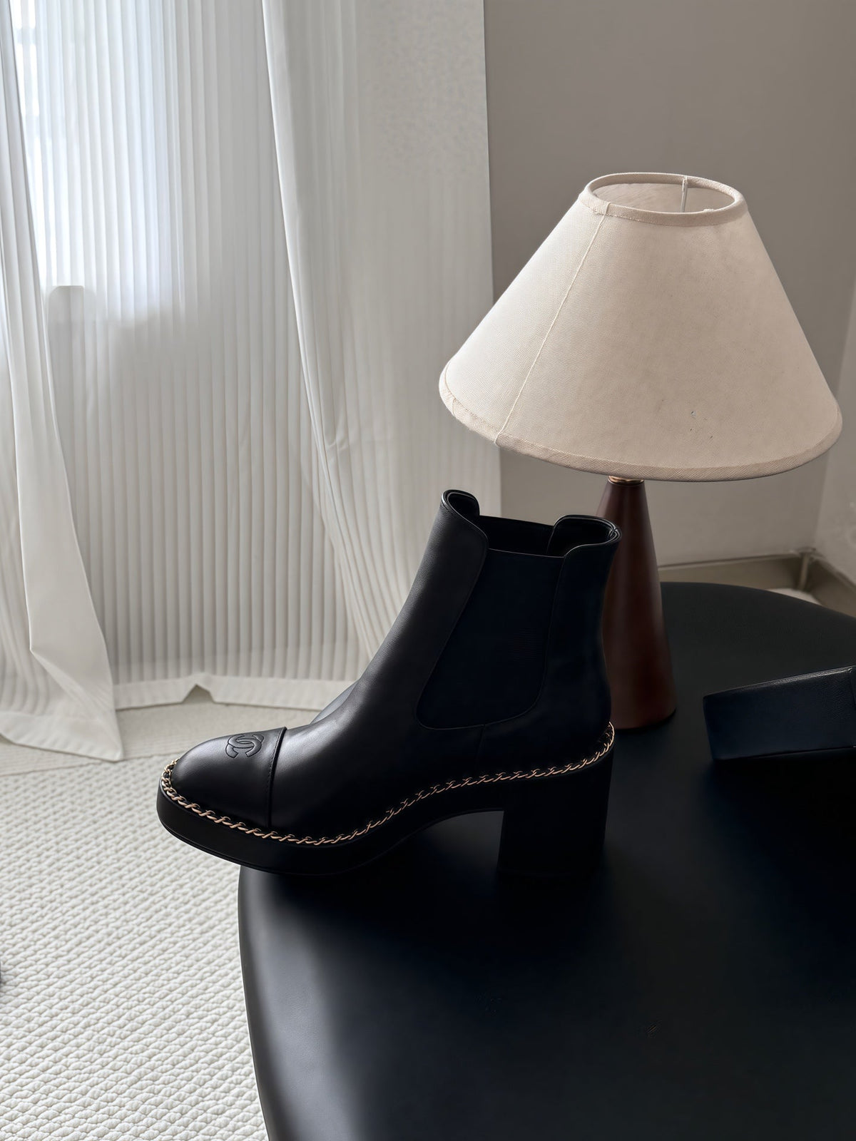 CC 26s Chelsea Ankle Boots Black Leather 122417