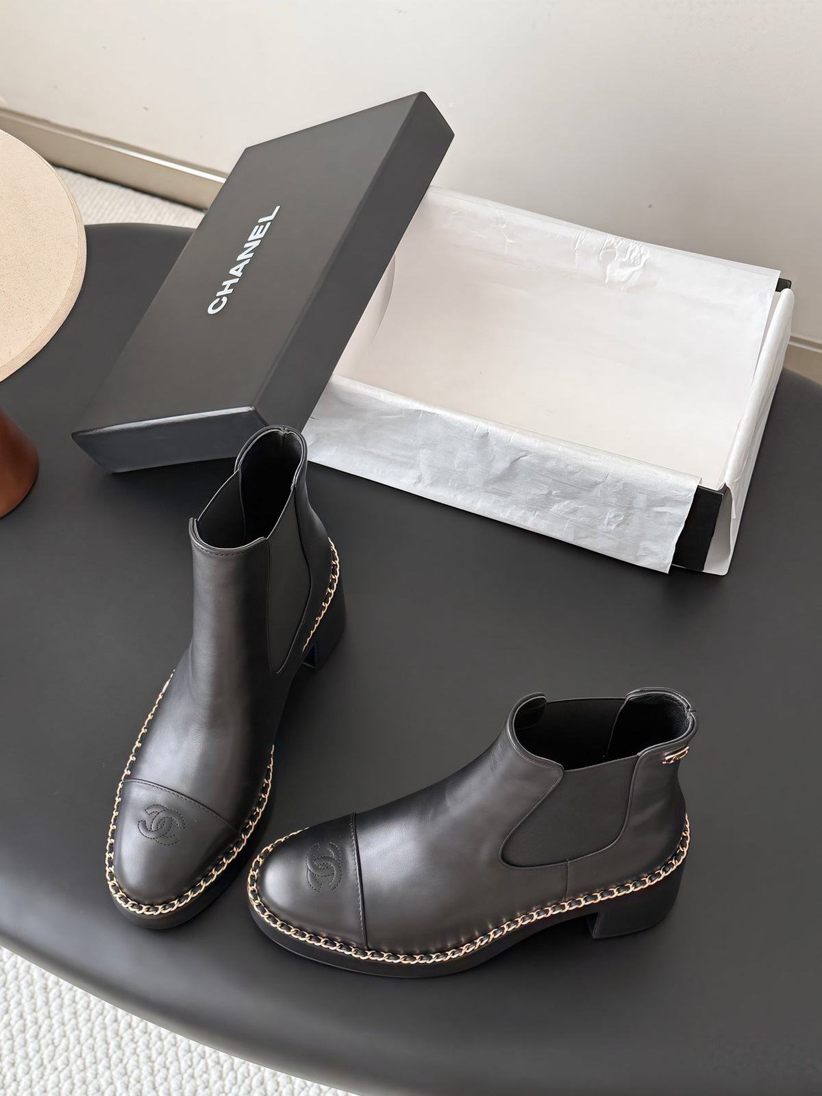 CC 26s Chelsea Ankle Boots Black Leather 122417