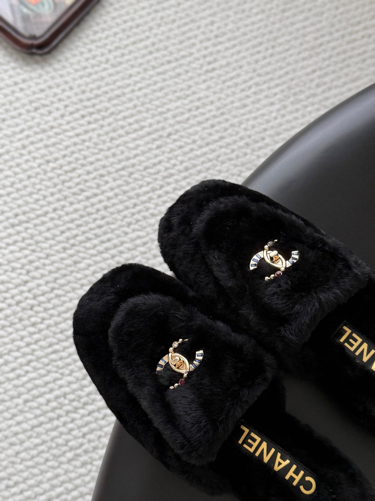CC 26s Shearling Mules Black Gold 127705